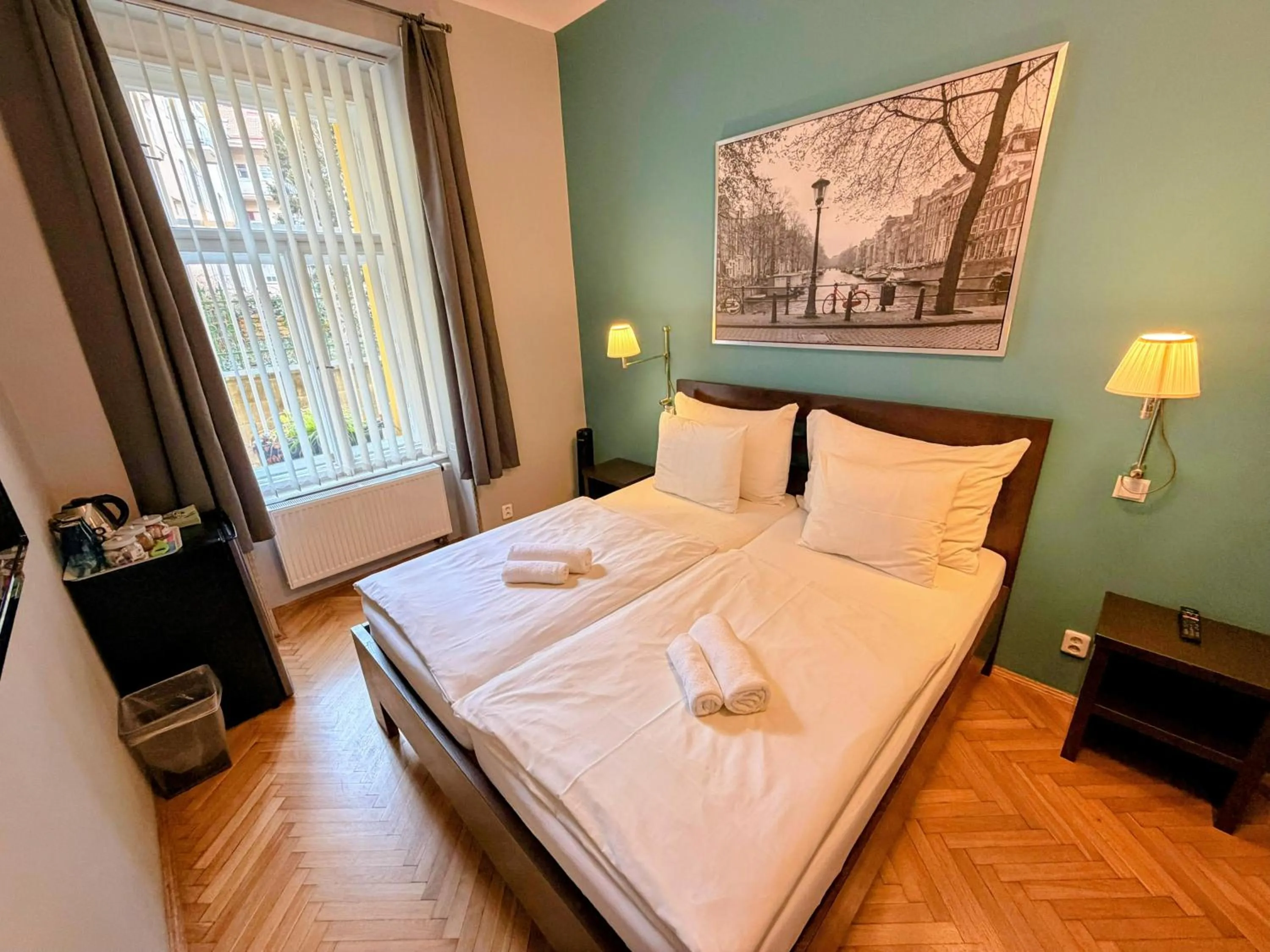 Bedroom, Bed in Central Station Studios