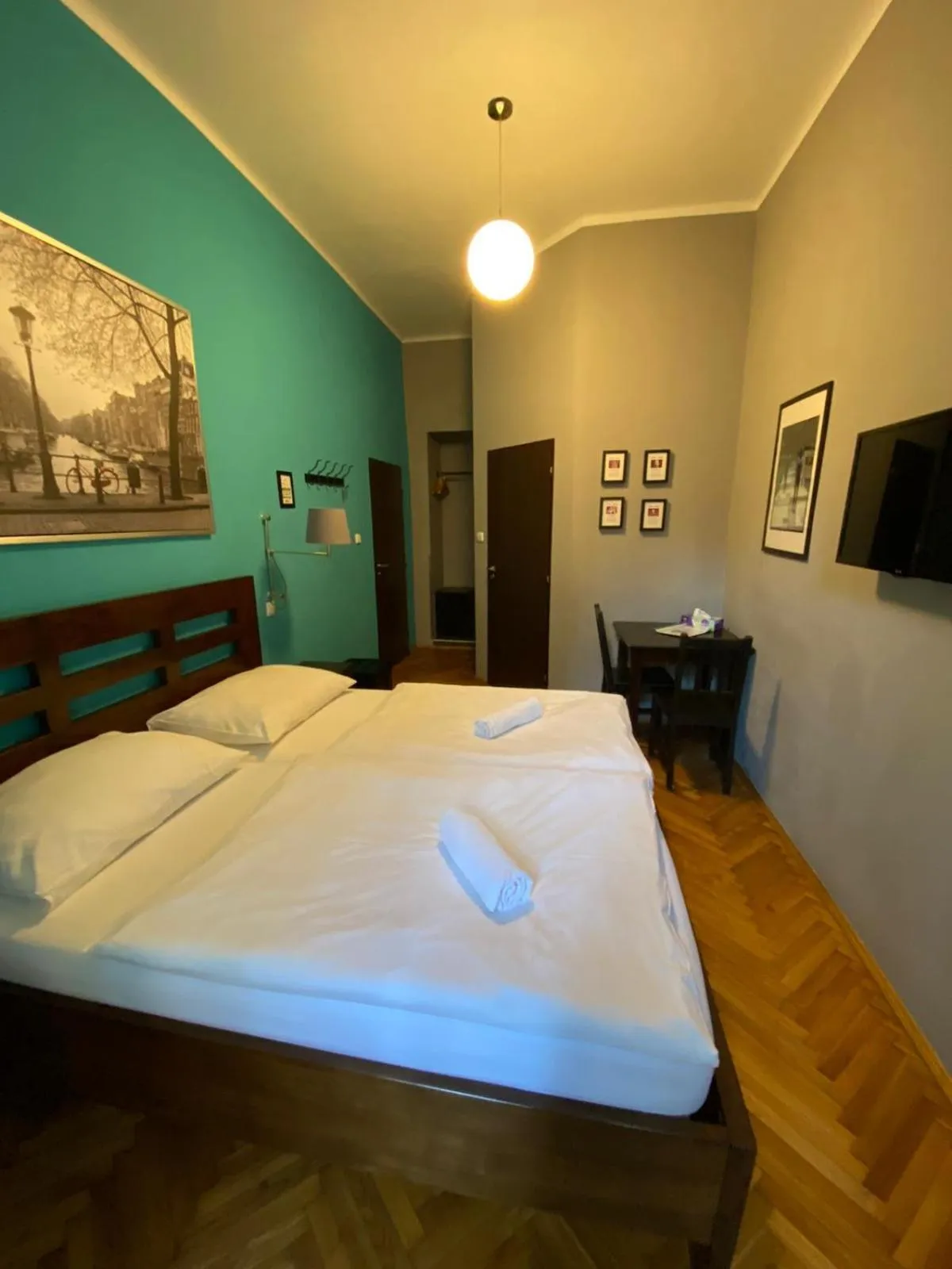 Bedroom, Bed in Central Station Studios