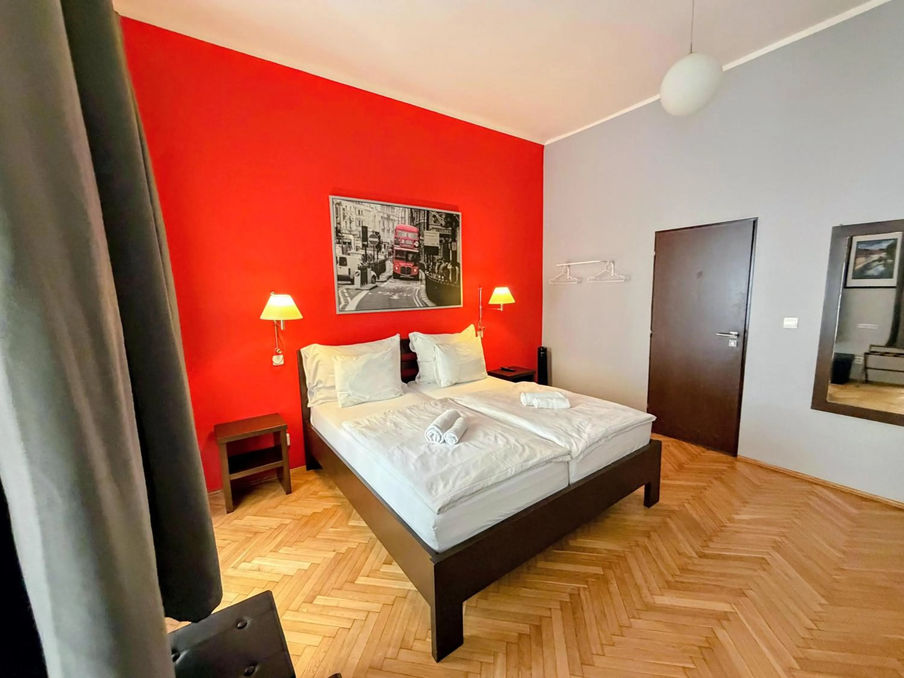 Bedroom, Bed in Central Station Studios