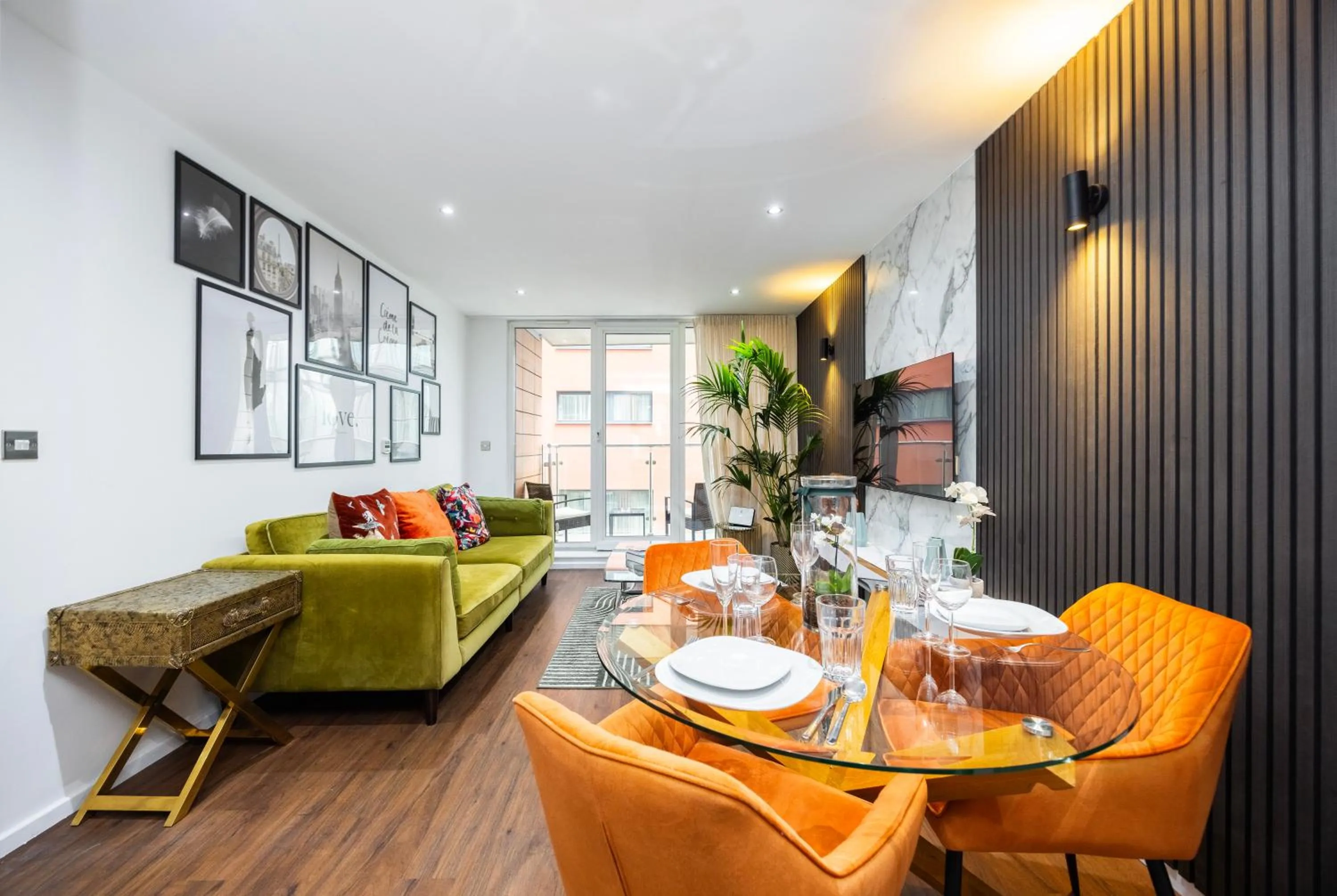 Dining area in Austin David Apartments ExCeL