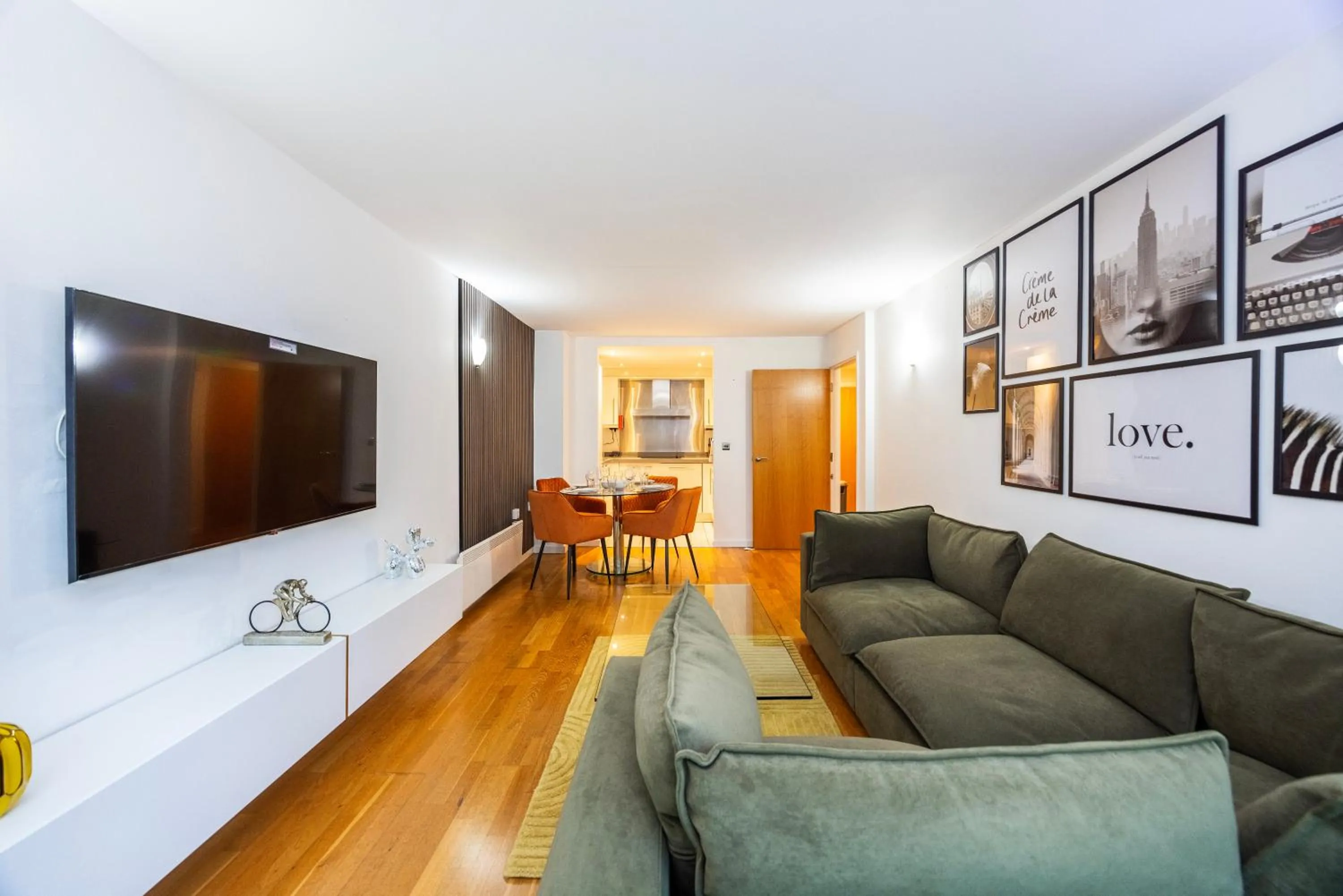 TV and multimedia in Austin David Apartments ExCeL