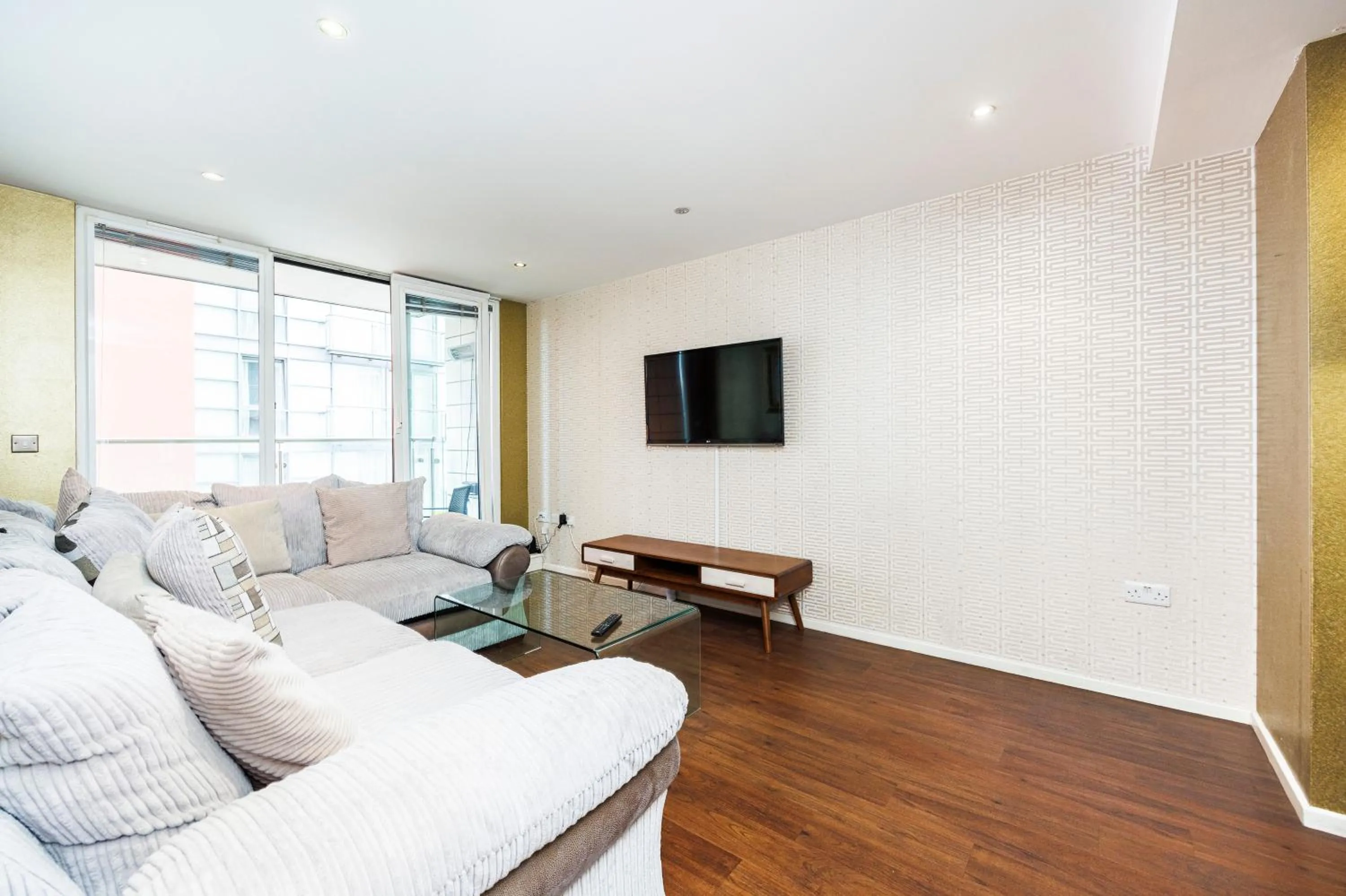 TV and multimedia in Austin David Apartments ExCeL