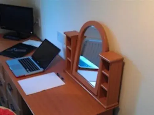 Bedroom in Kirkconnel Hall Hotel Bedroom in Kirkconnel Hall Hotel