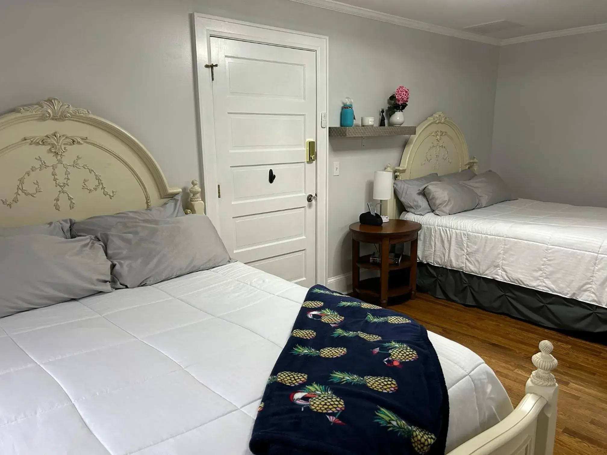 Executive Queen Room with Two Queen Beds in 37 Oak Ridge House Executive Queen Room with Two Queen Beds in 37 Oak Ridge House