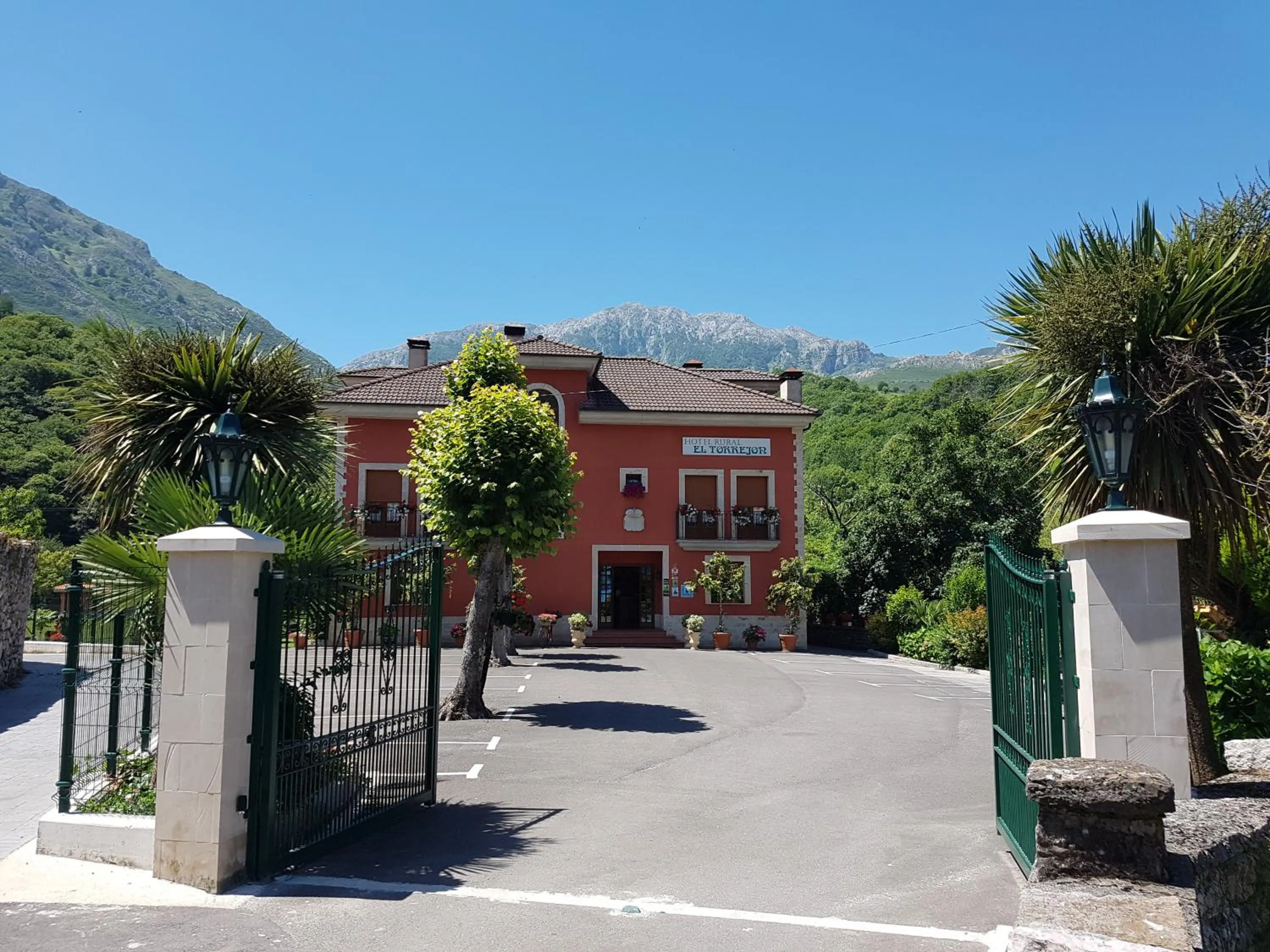Property building in Hotel Rural El Torrejon