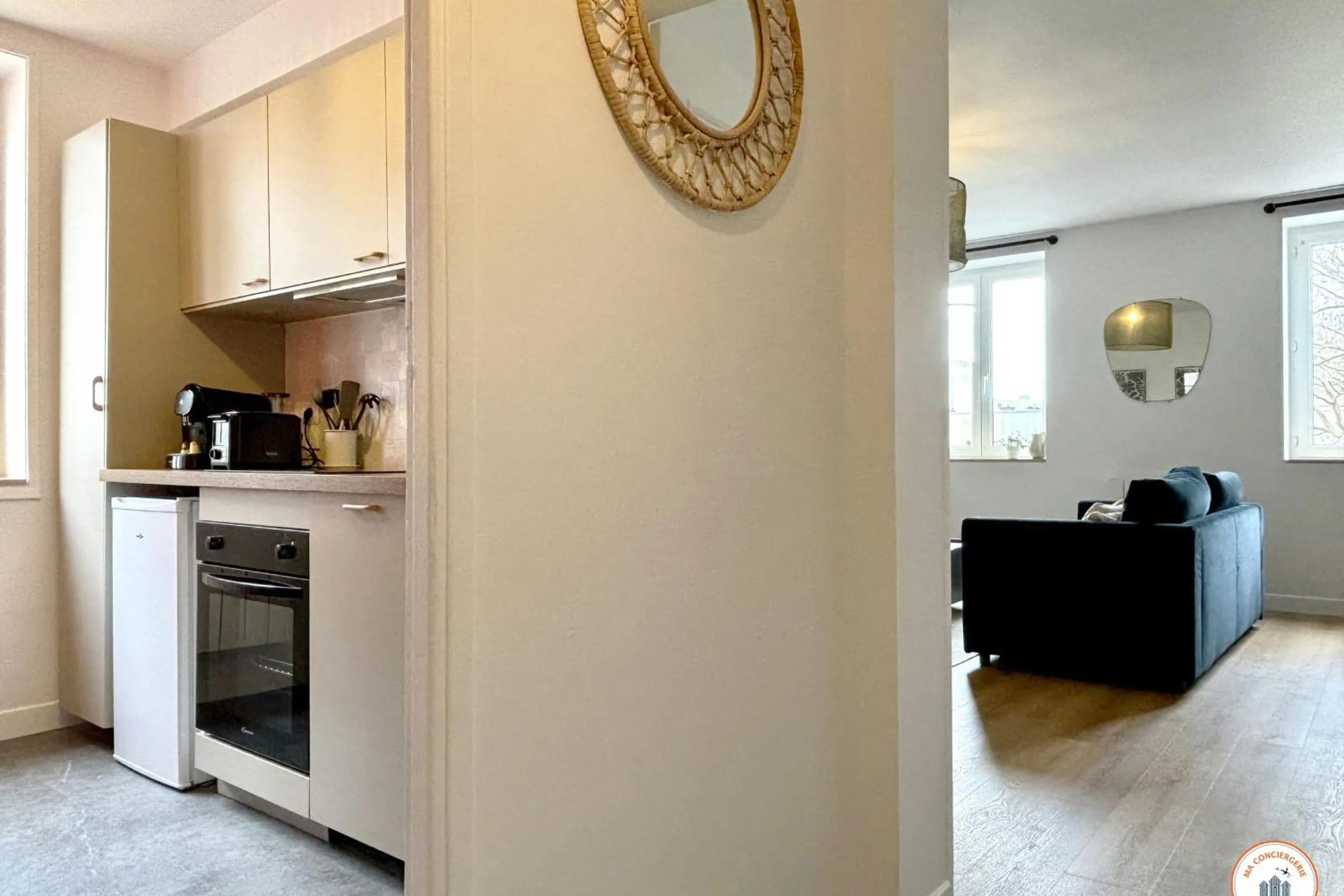 Kitchen or kitchenette in Le Mailleraye - Calme - Hypercentre