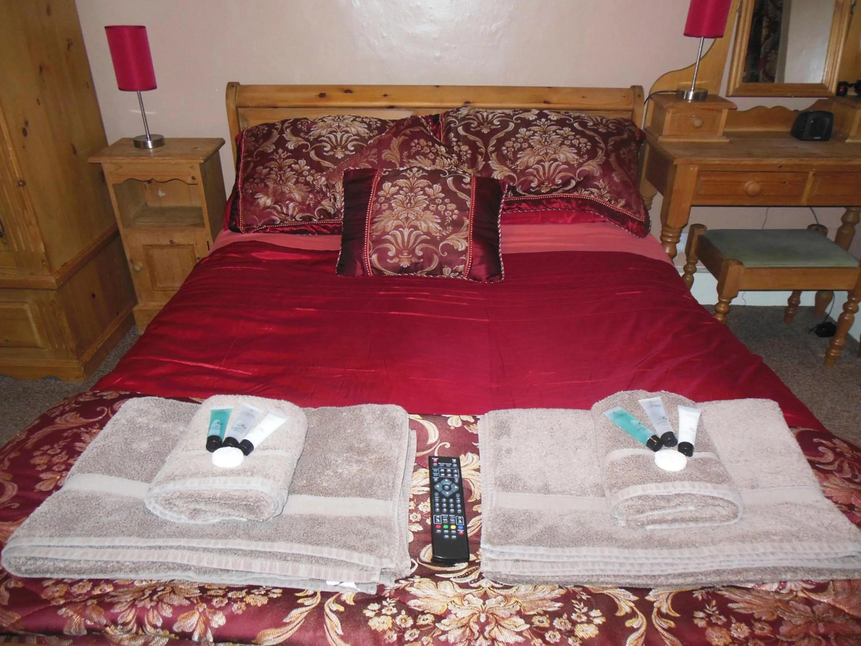 Bedroom in Lower Lode Inn