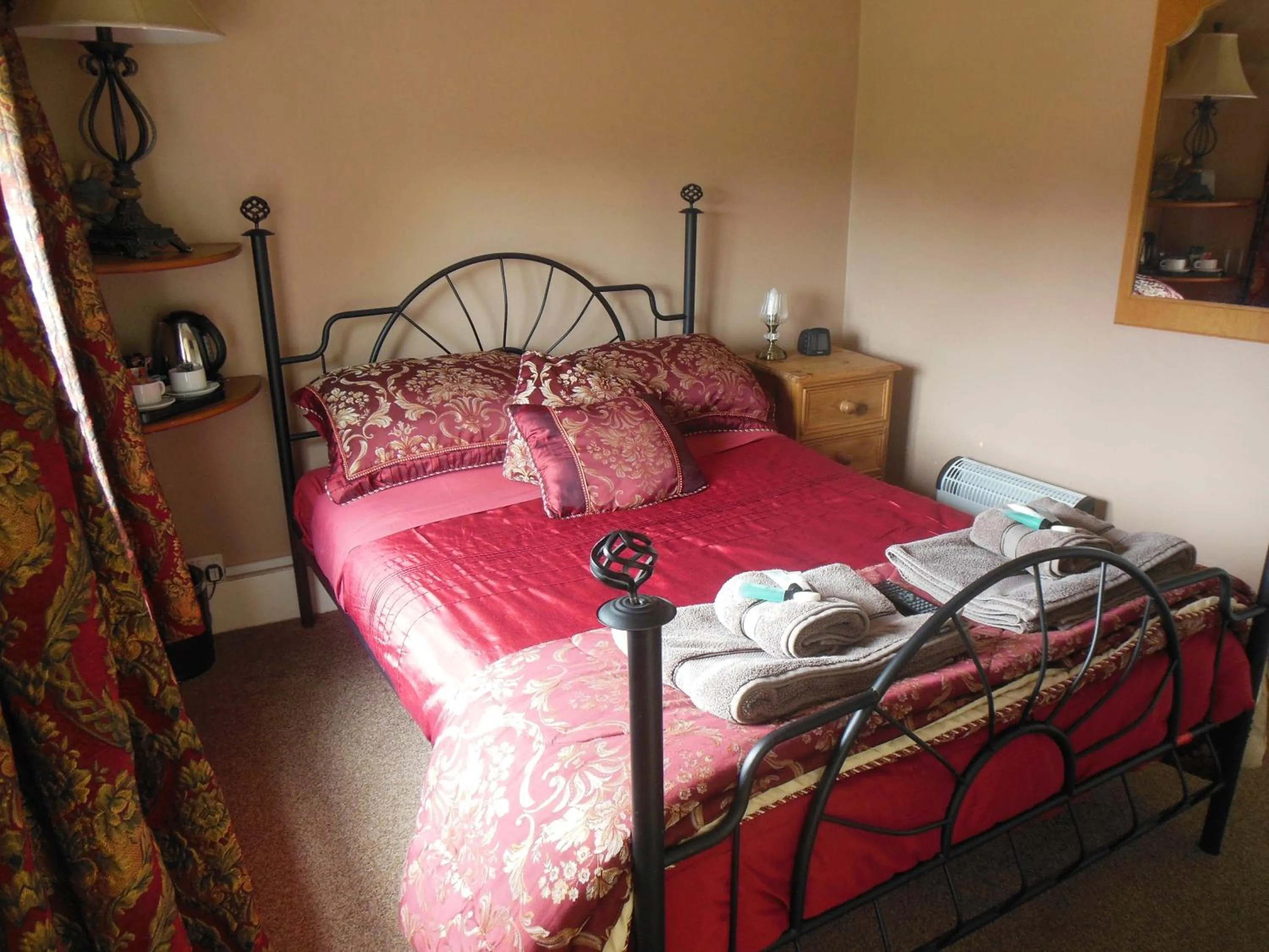 Bedroom in Lower Lode Inn