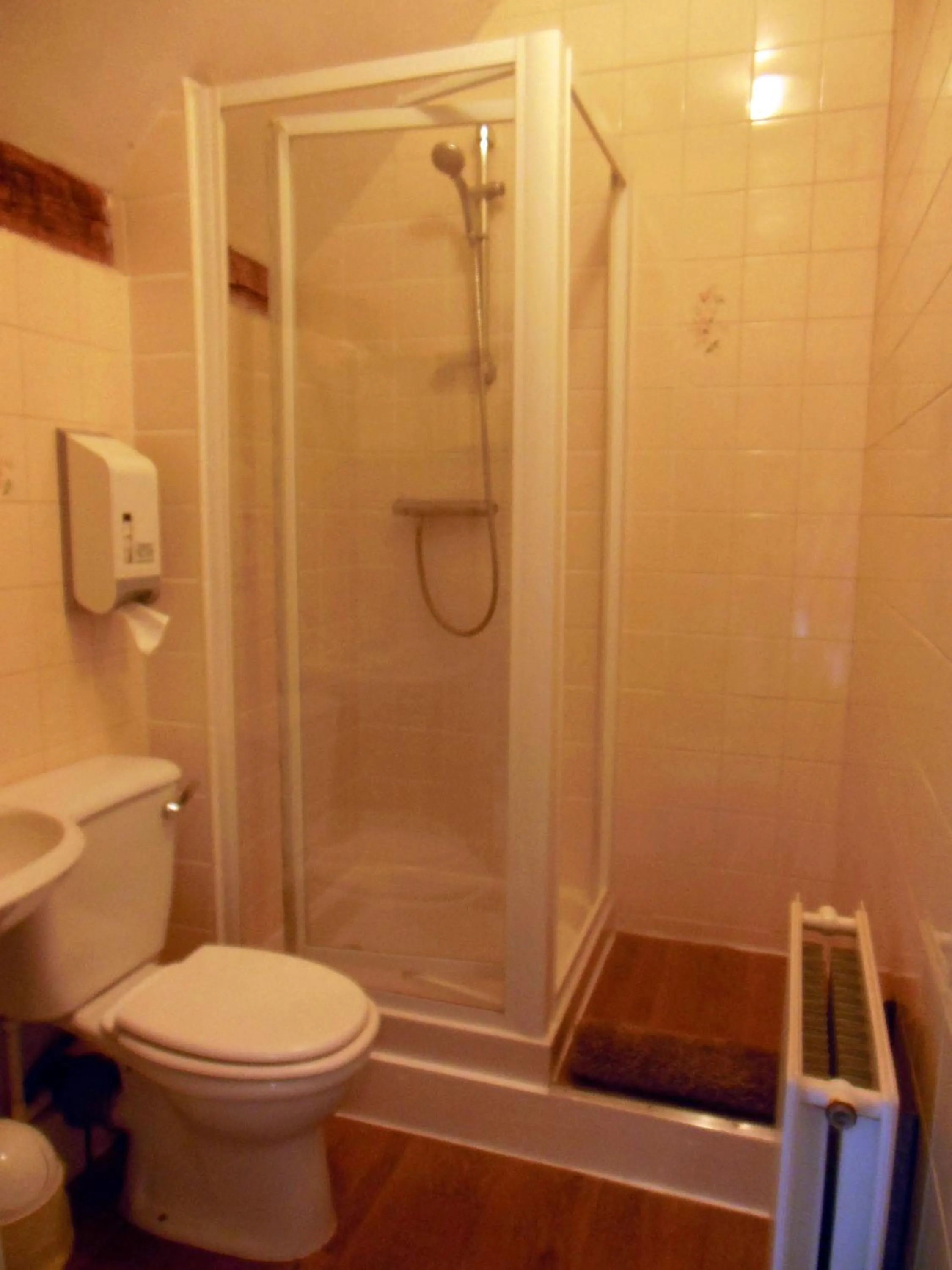 Bathroom in Lower Lode Inn