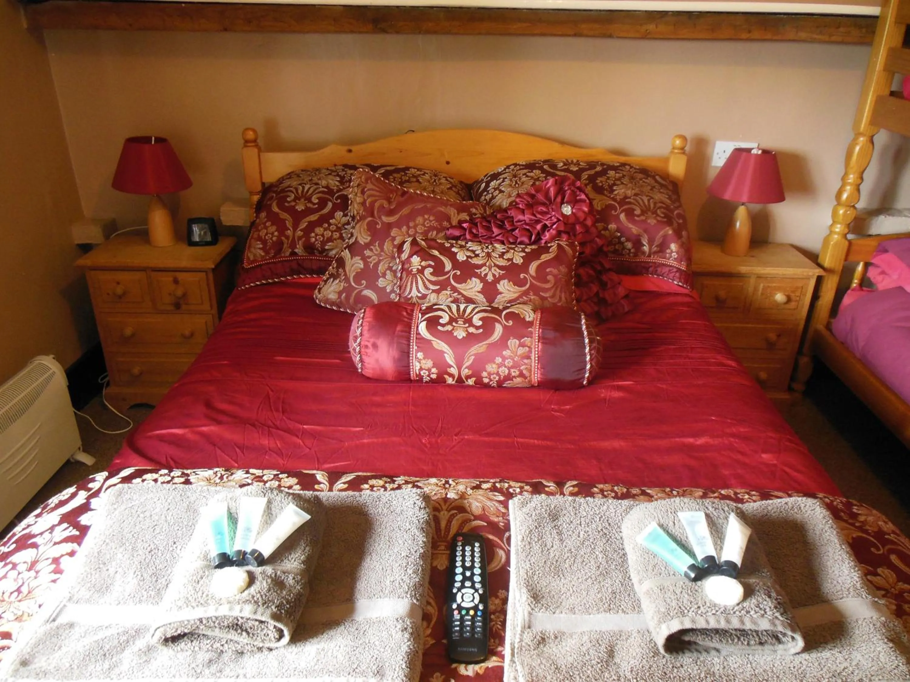 Bedroom in Lower Lode Inn