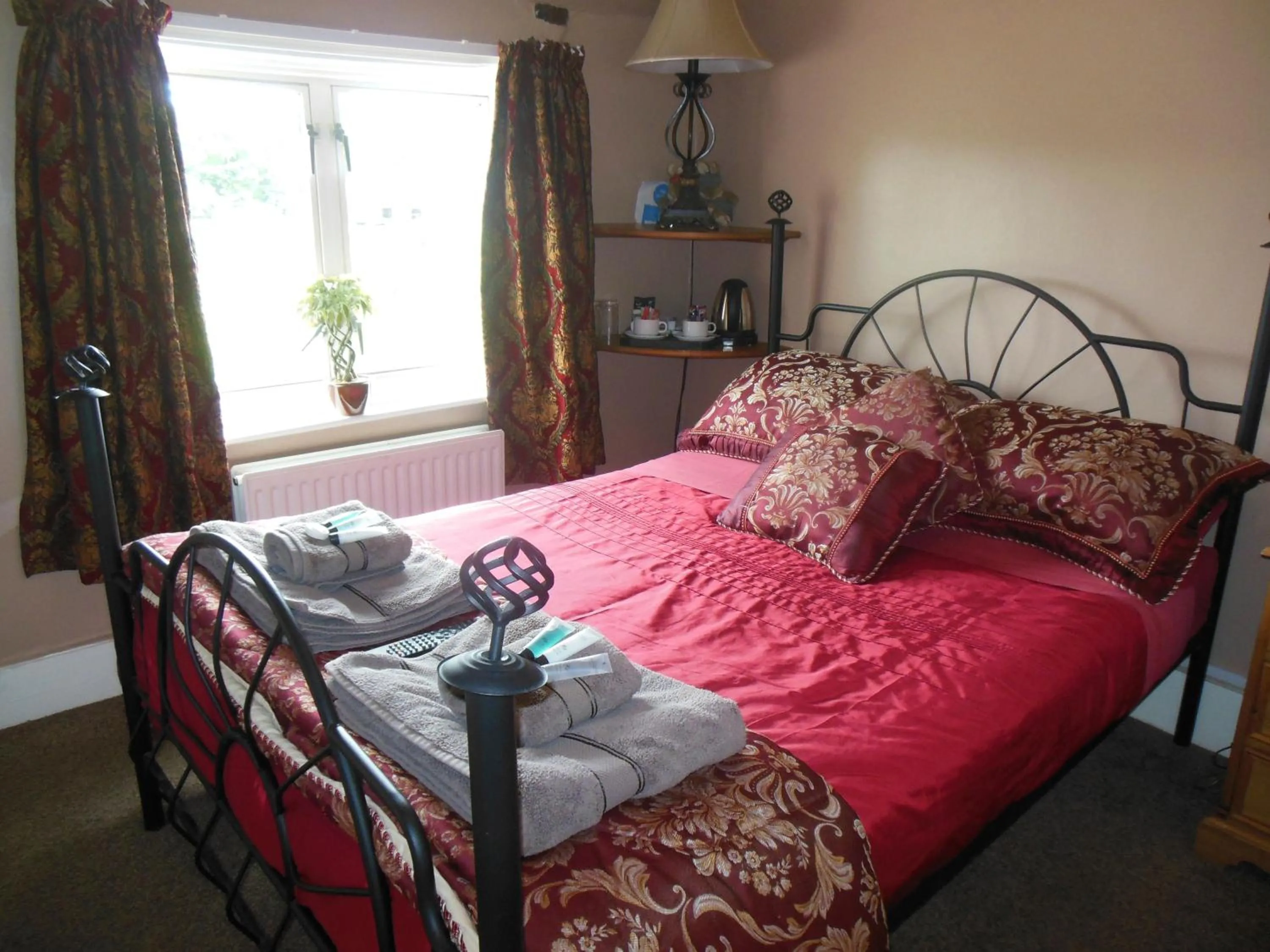 Bedroom in Lower Lode Inn