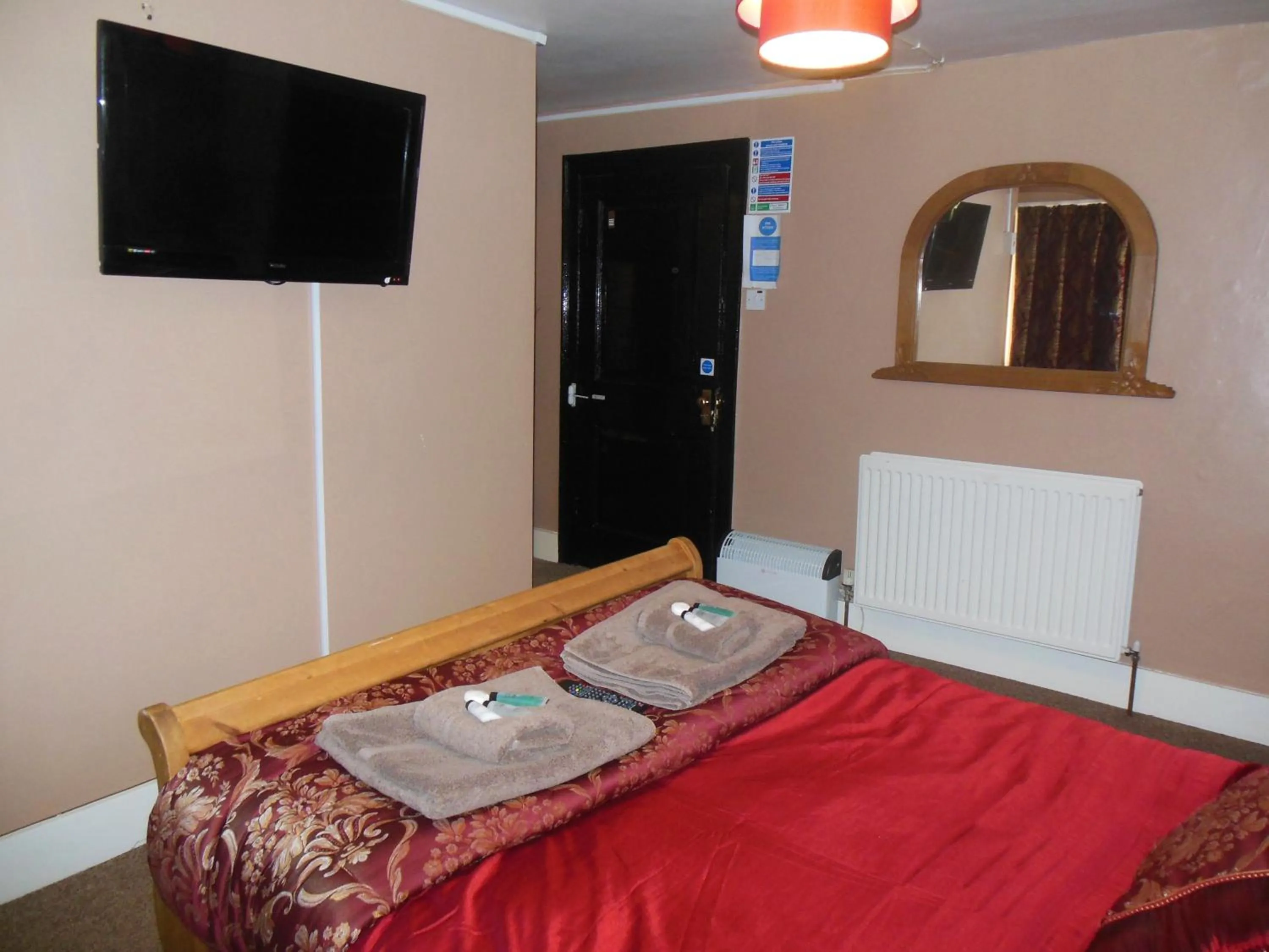 Bedroom in Lower Lode Inn