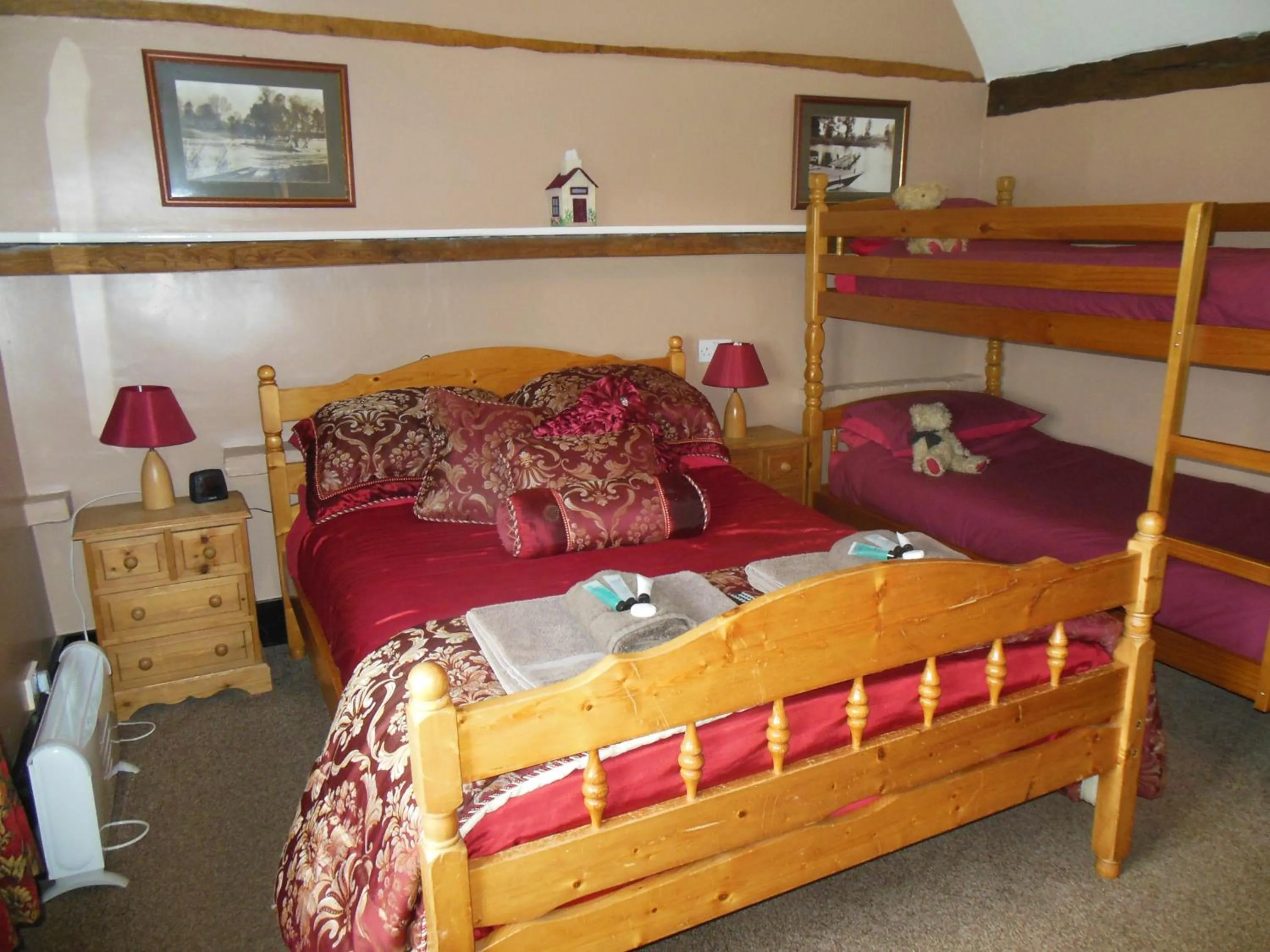Bedroom in Lower Lode Inn