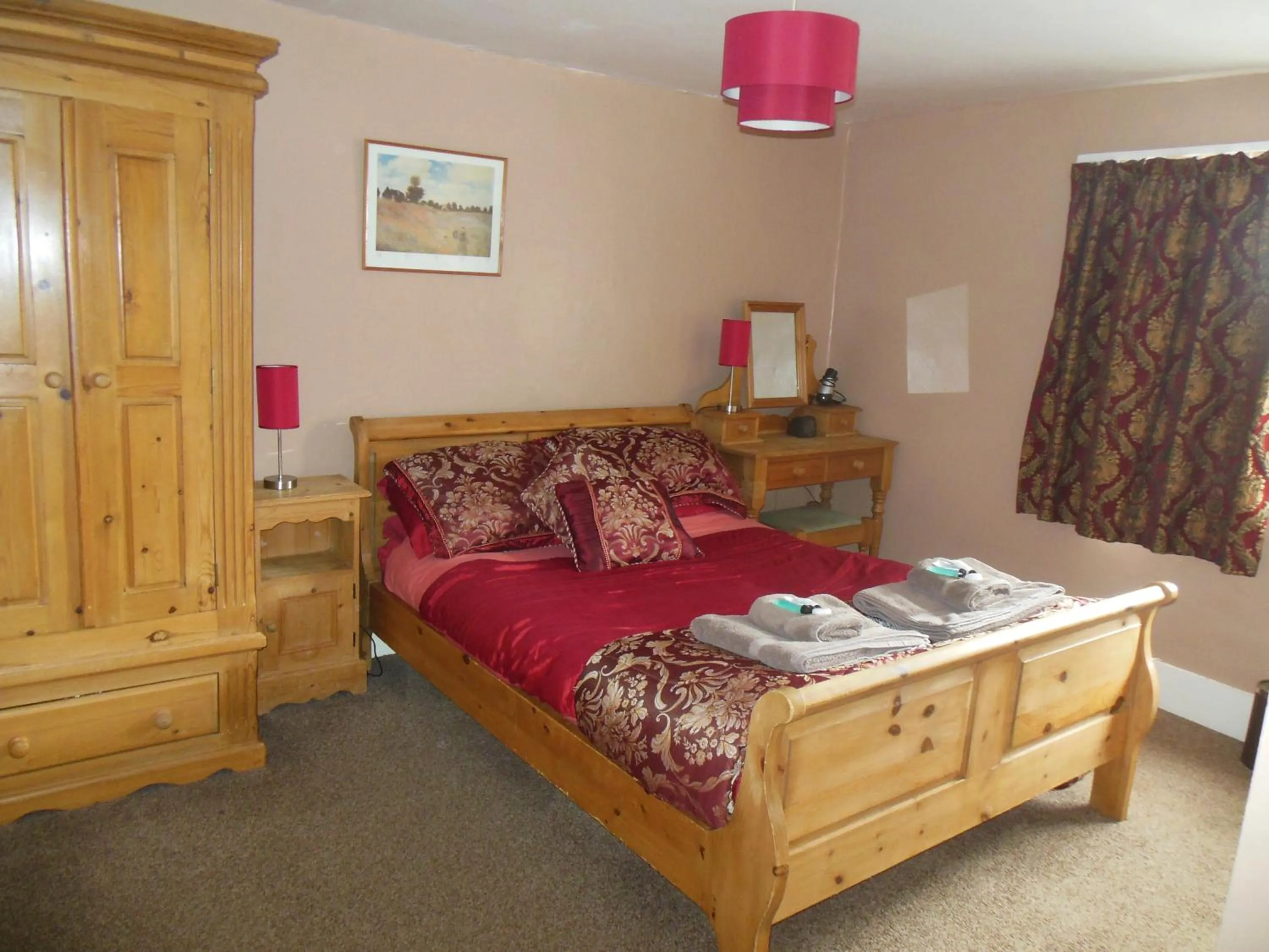 Bedroom in Lower Lode Inn