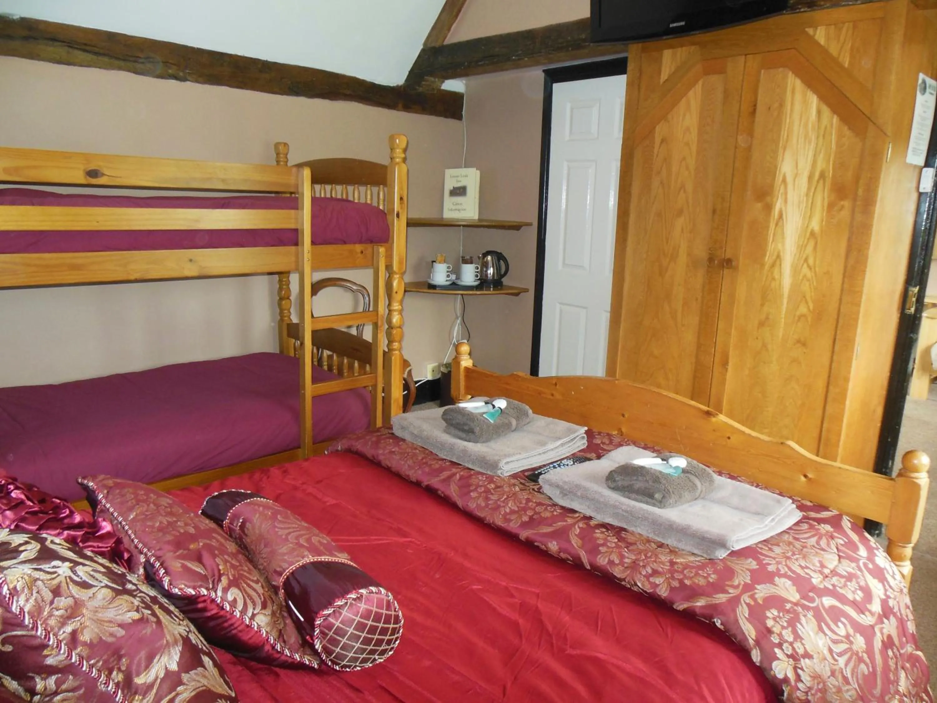 Bedroom in Lower Lode Inn