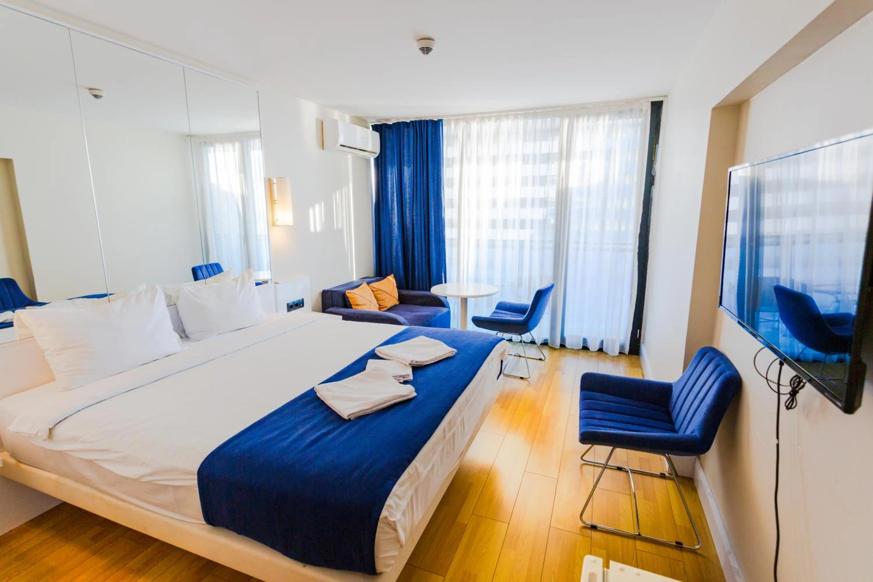 TV and multimedia in Orbi City Hotel