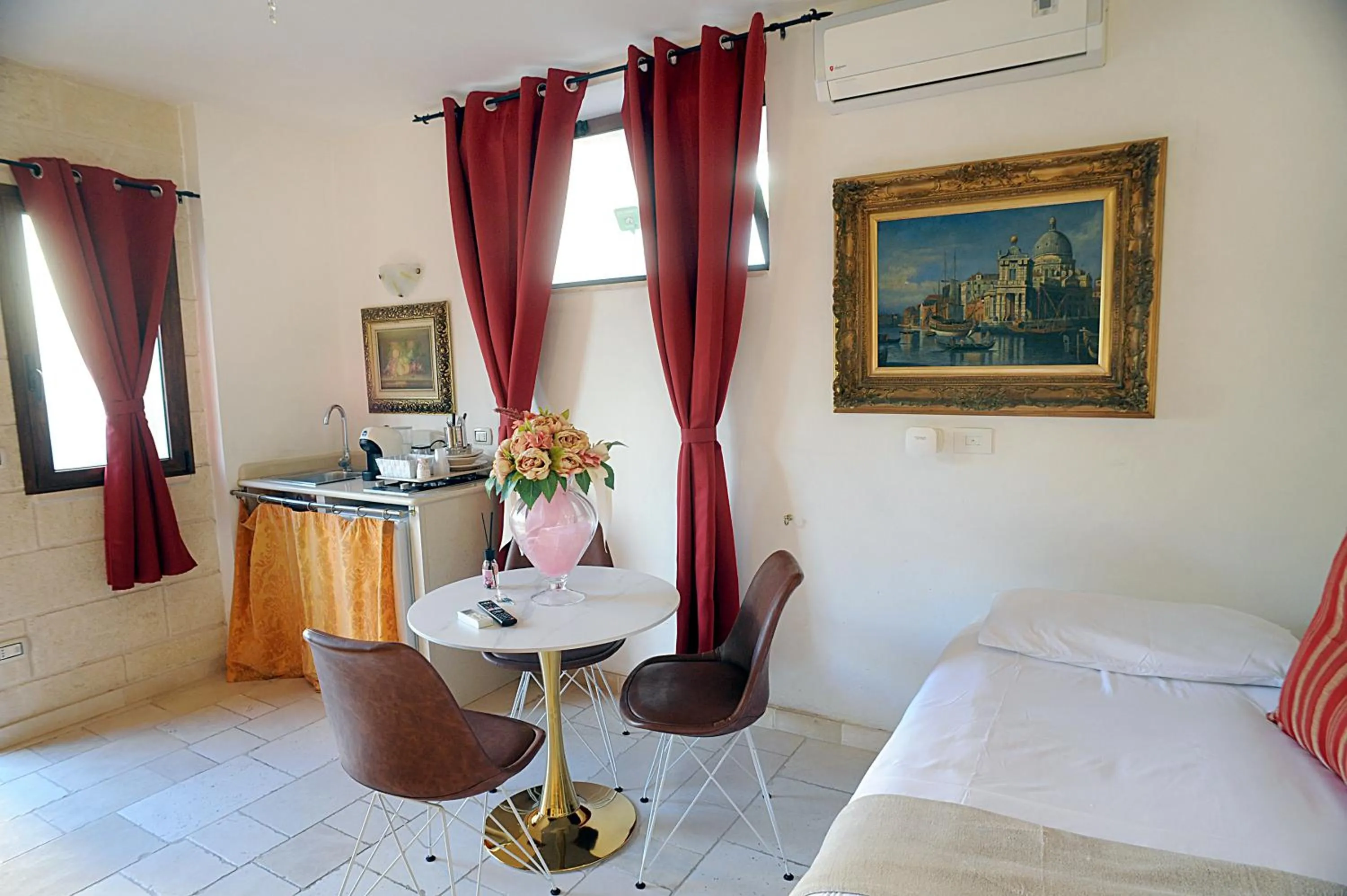 Photo of the whole room, Bed in B&B GianLuis