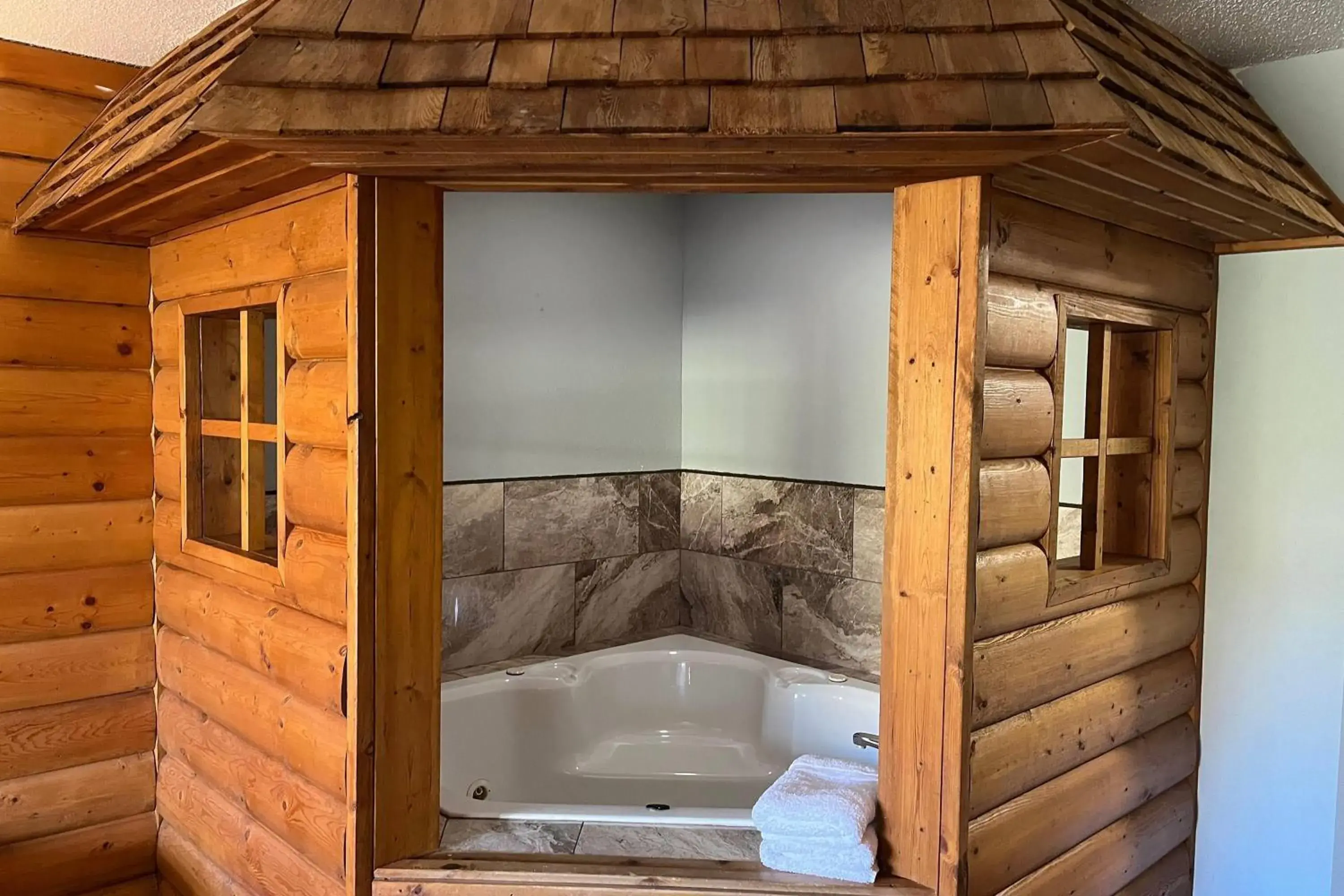 Photo of the whole room in Days Inn & Suites by Wyndham Williamsburg IA North Photo of the whole room in Days Inn & Suites by Wyndham Williamsburg IA North