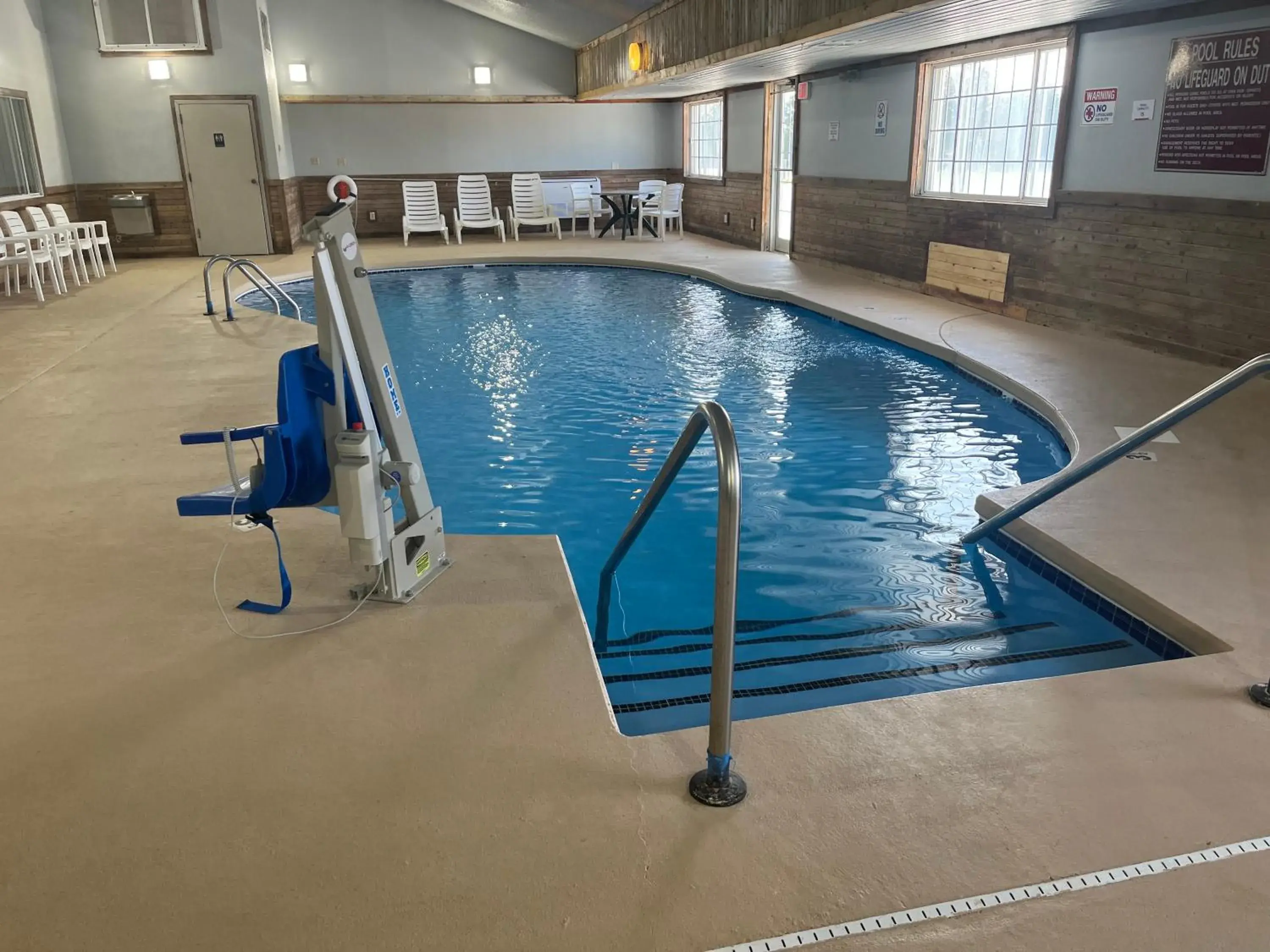 Swimming pool in Days Inn & Suites by Wyndham Williamsburg IA North Swimming pool in Days Inn & Suites by Wyndham Williamsburg IA North