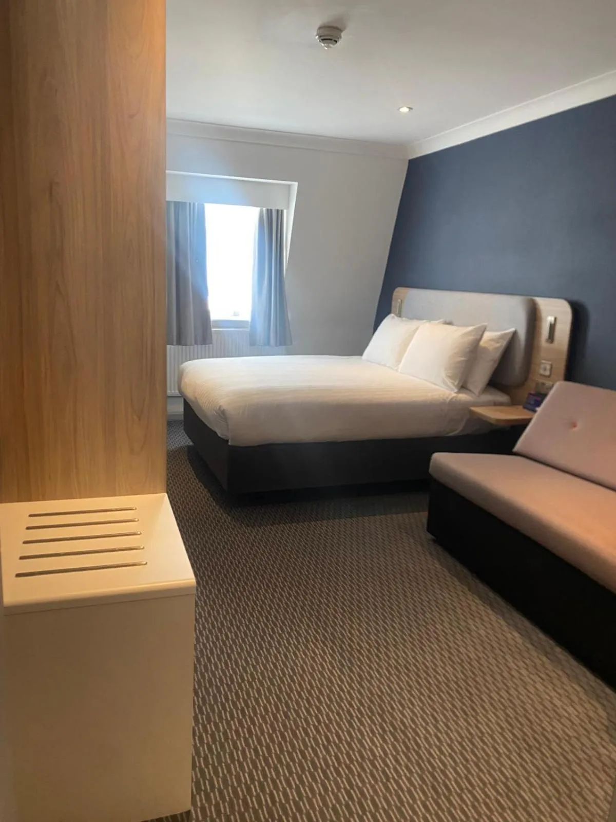 Bedroom, Bed in Holiday Inn Express London Victoria by IHG