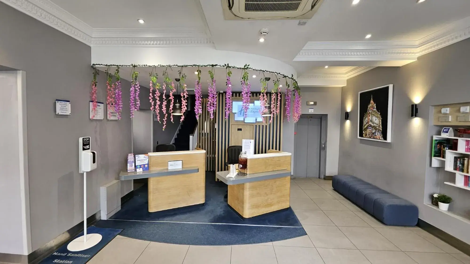 Property building in Holiday Inn Express London Victoria by IHG Property building in Holiday Inn Express London Victoria by IHG