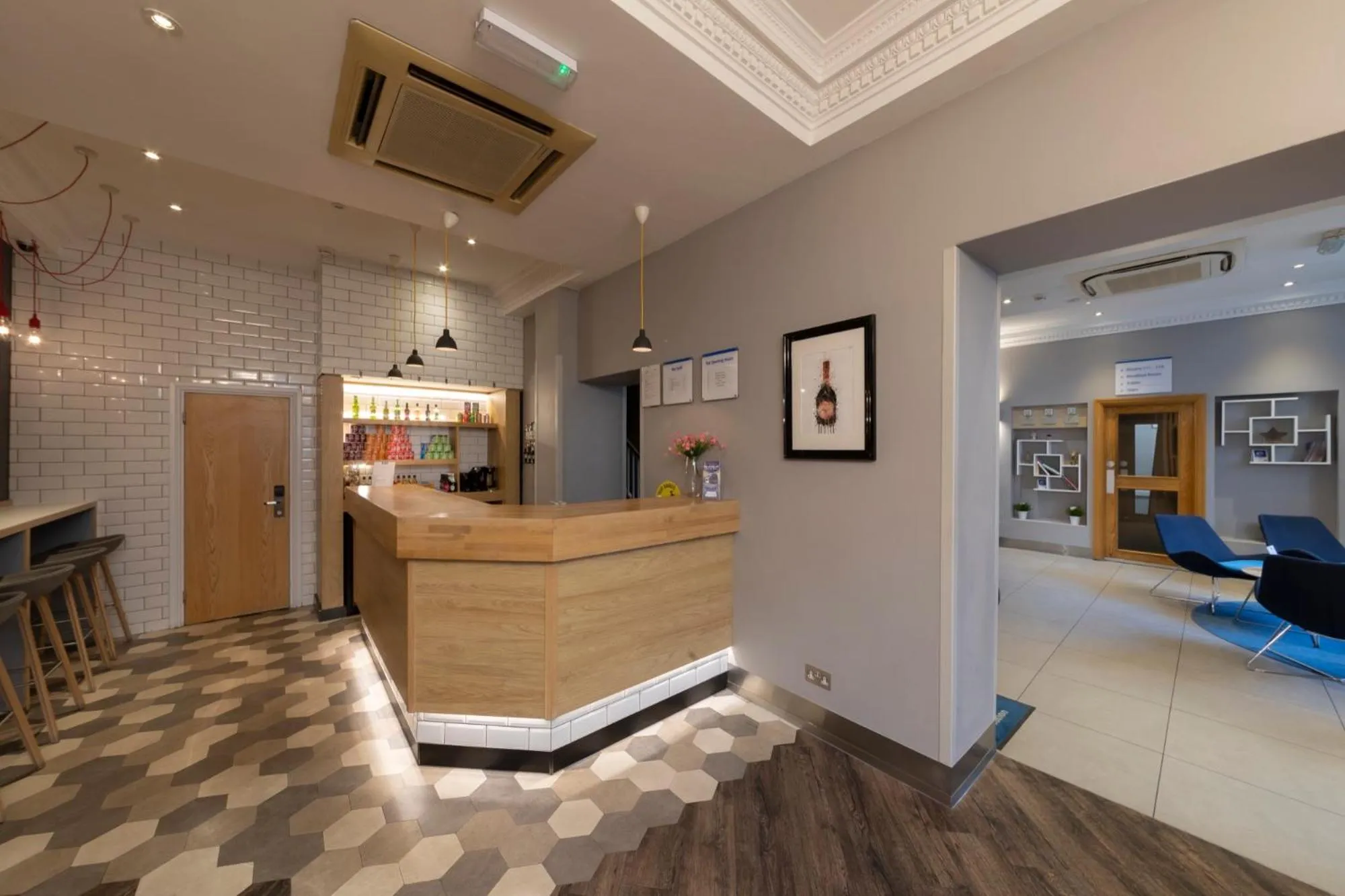 Lobby or reception in Holiday Inn Express London Victoria by IHG