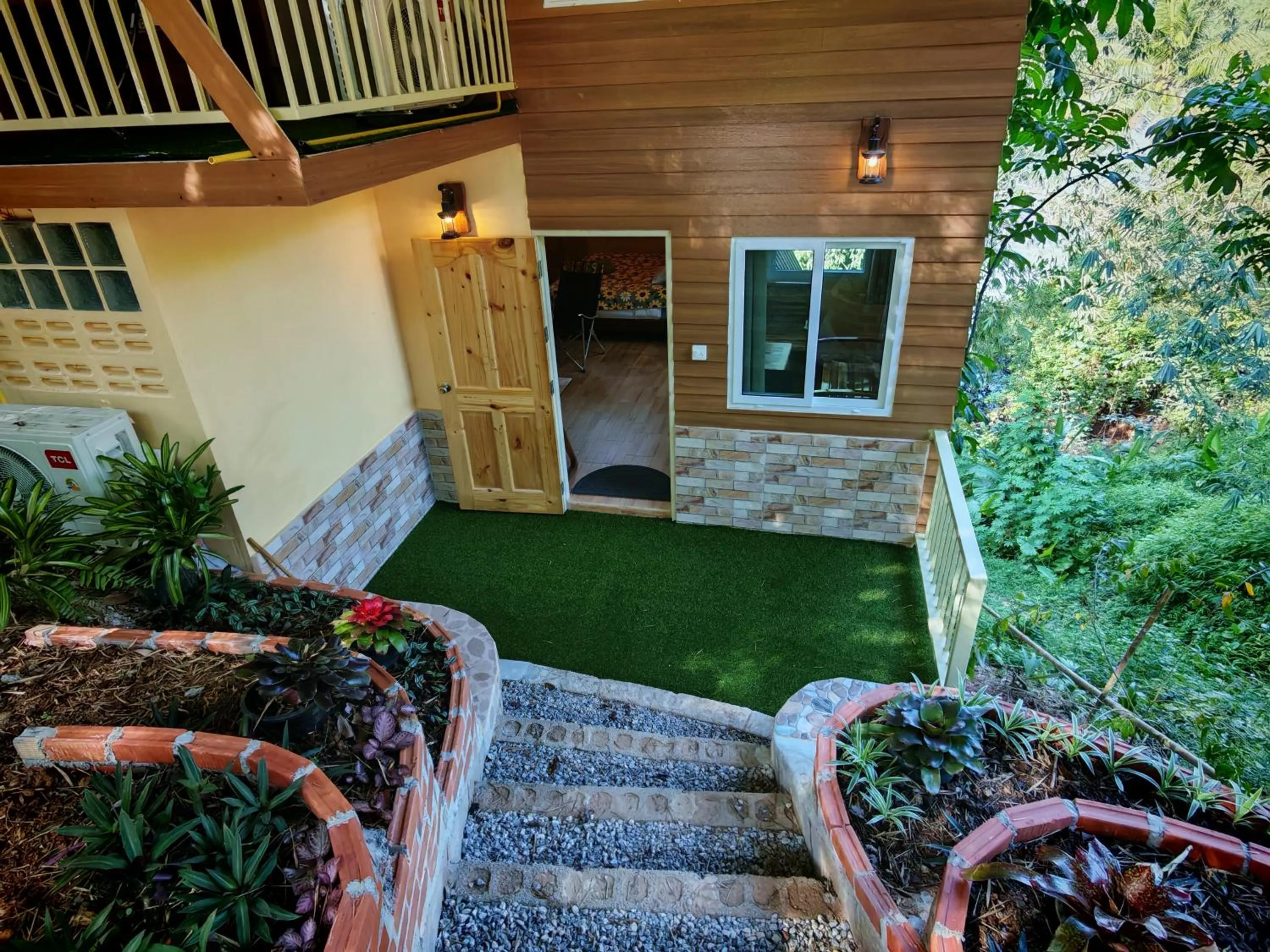 Property building in Baandin Chiewlarn