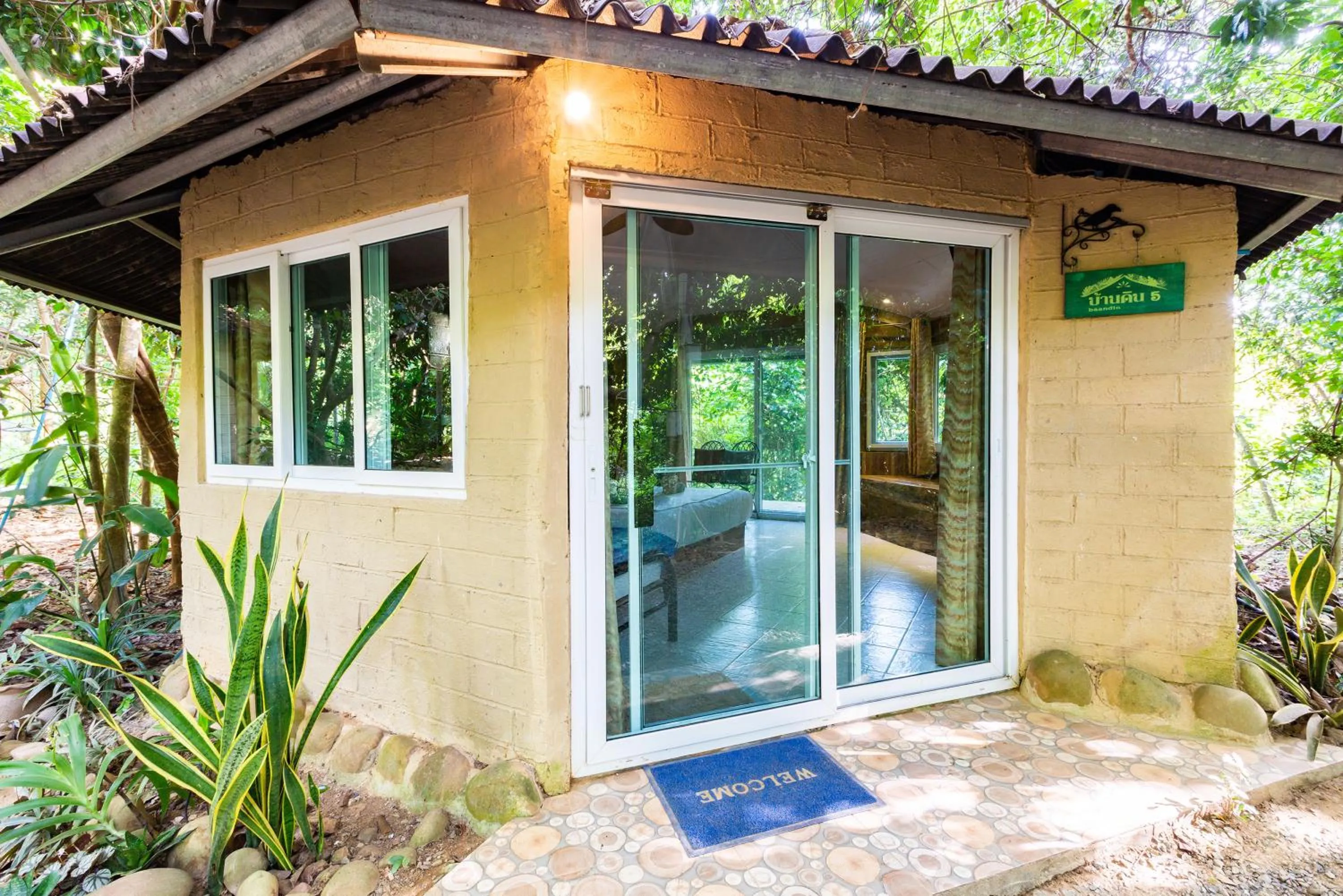 Property building in Baandin Chiewlarn