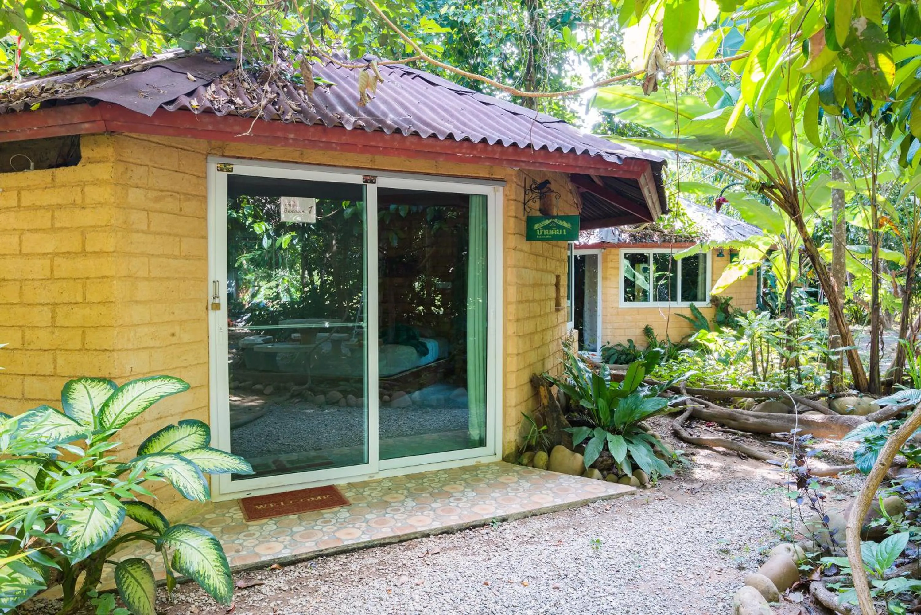 Property building in Baandin Chiewlarn