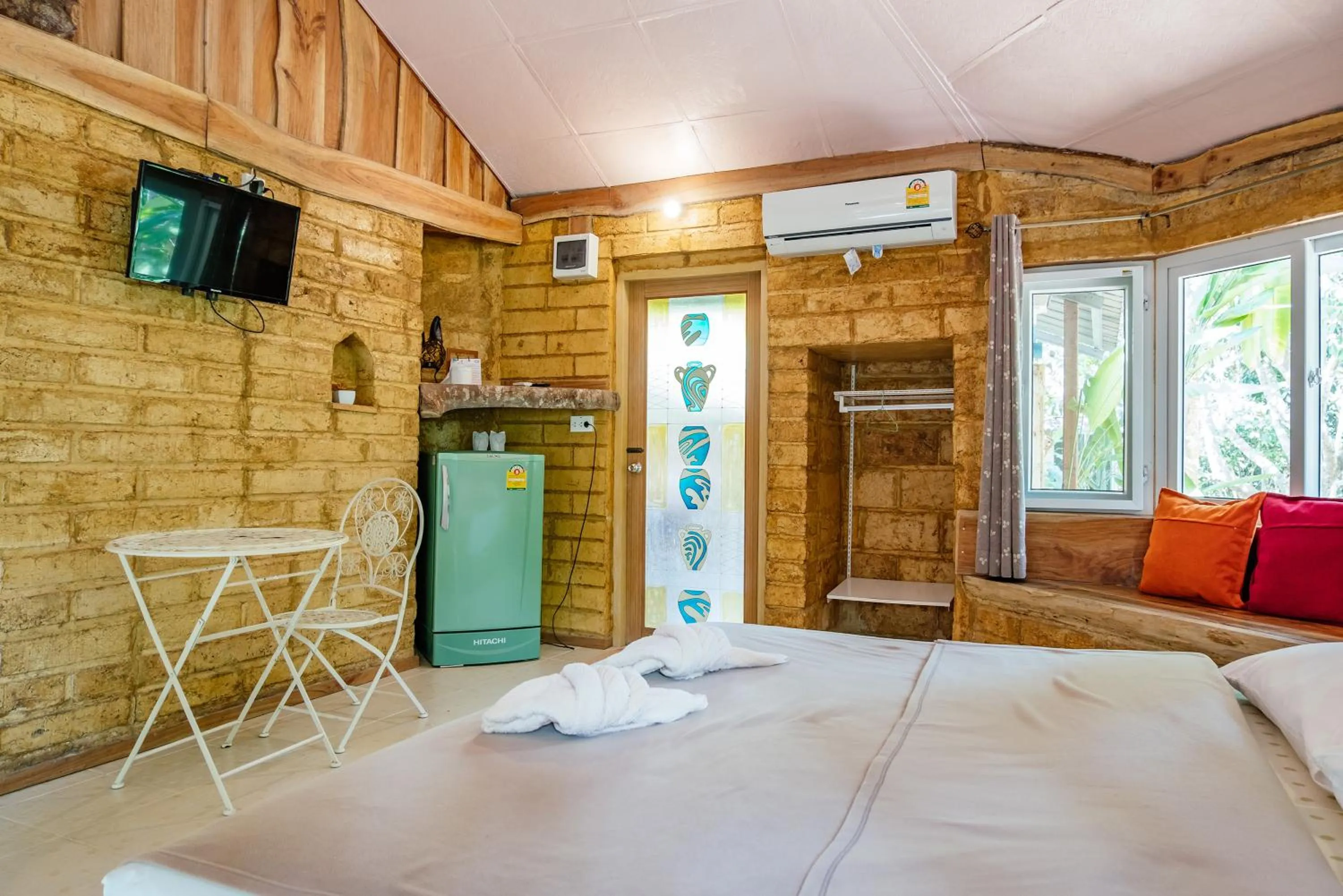 TV and multimedia in Baandin Chiewlarn