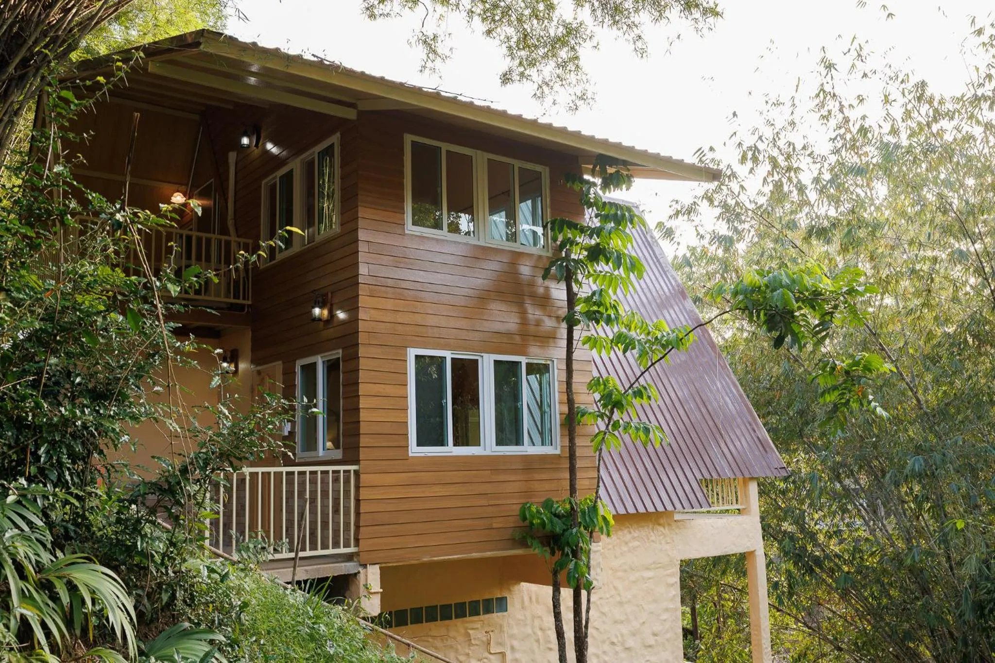 Property building in Baandin Chiewlarn