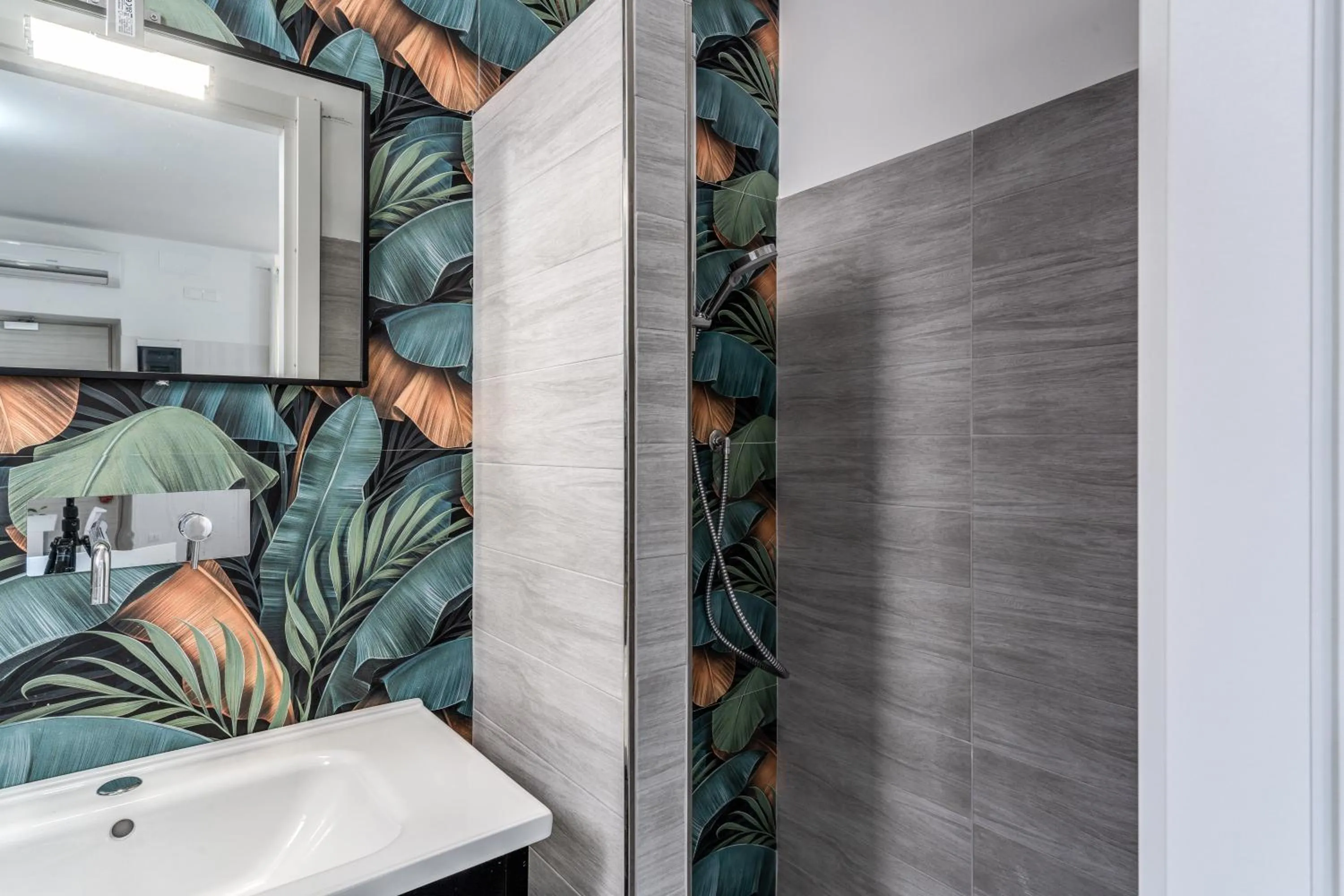 Shower in AltaDomus Roma