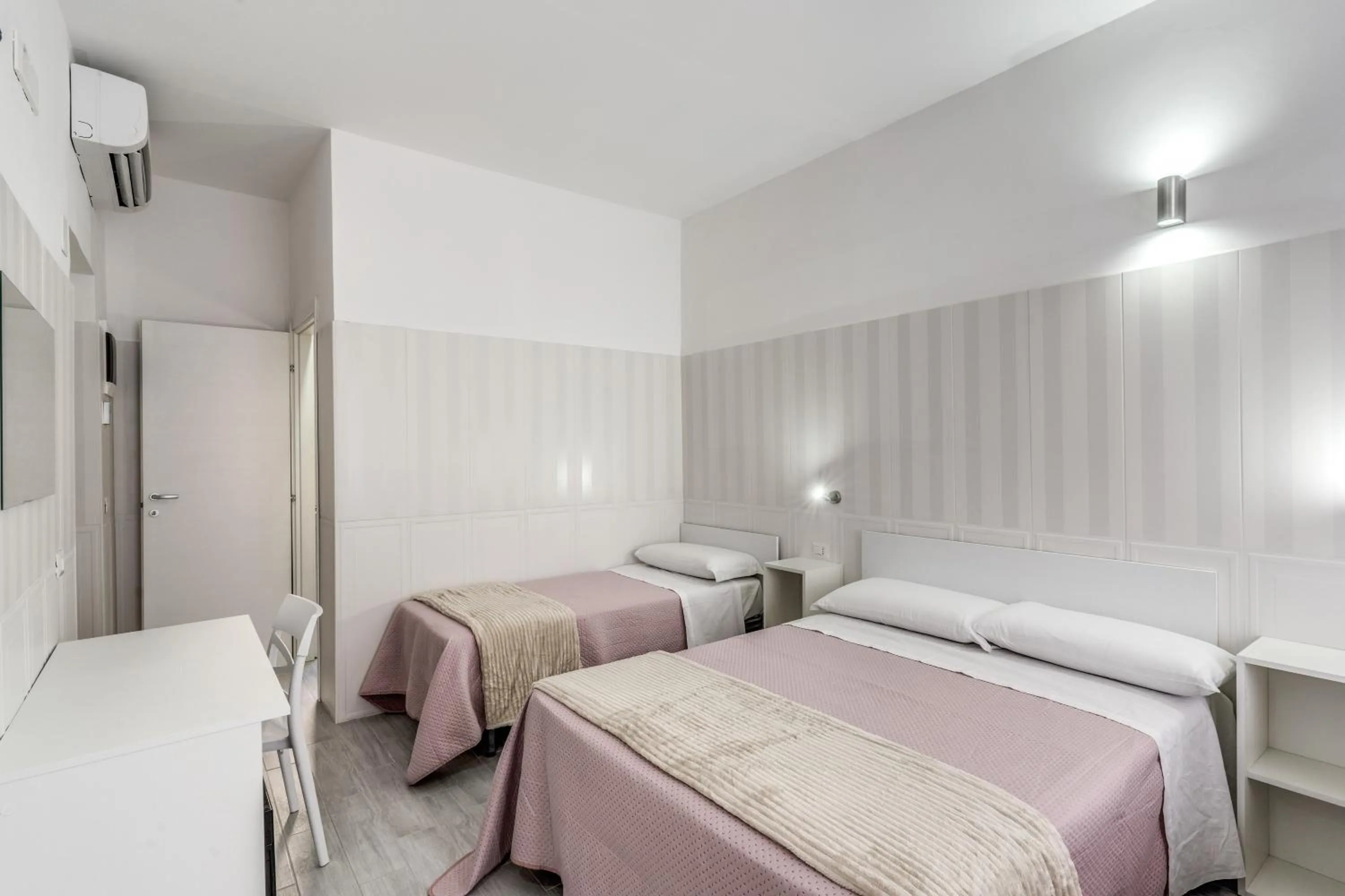 Bedroom, Bed in AltaDomus Roma