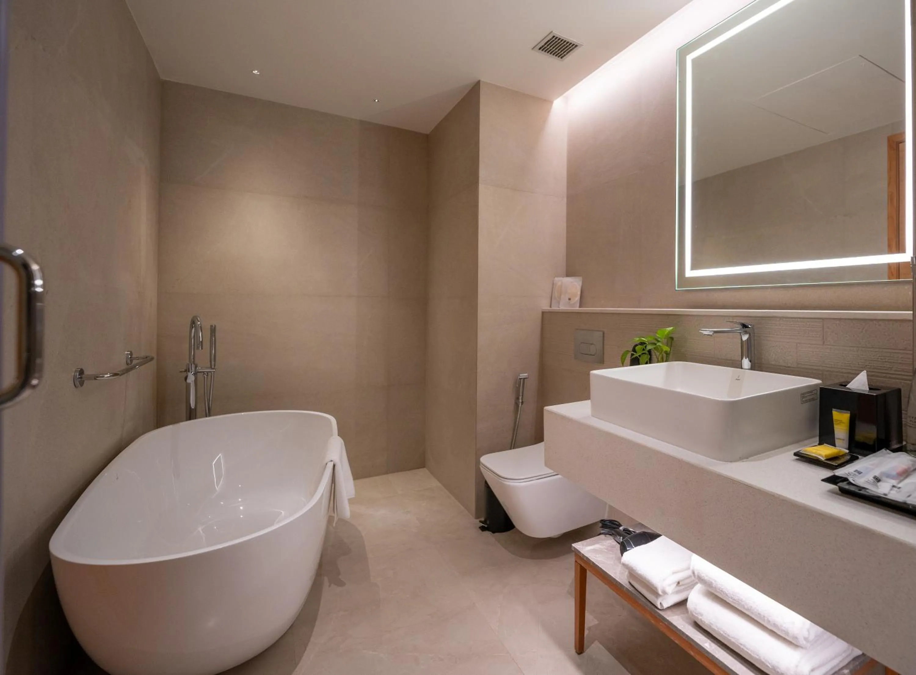 Bath in Hyatt Place Gurgaon Udyog Vihar