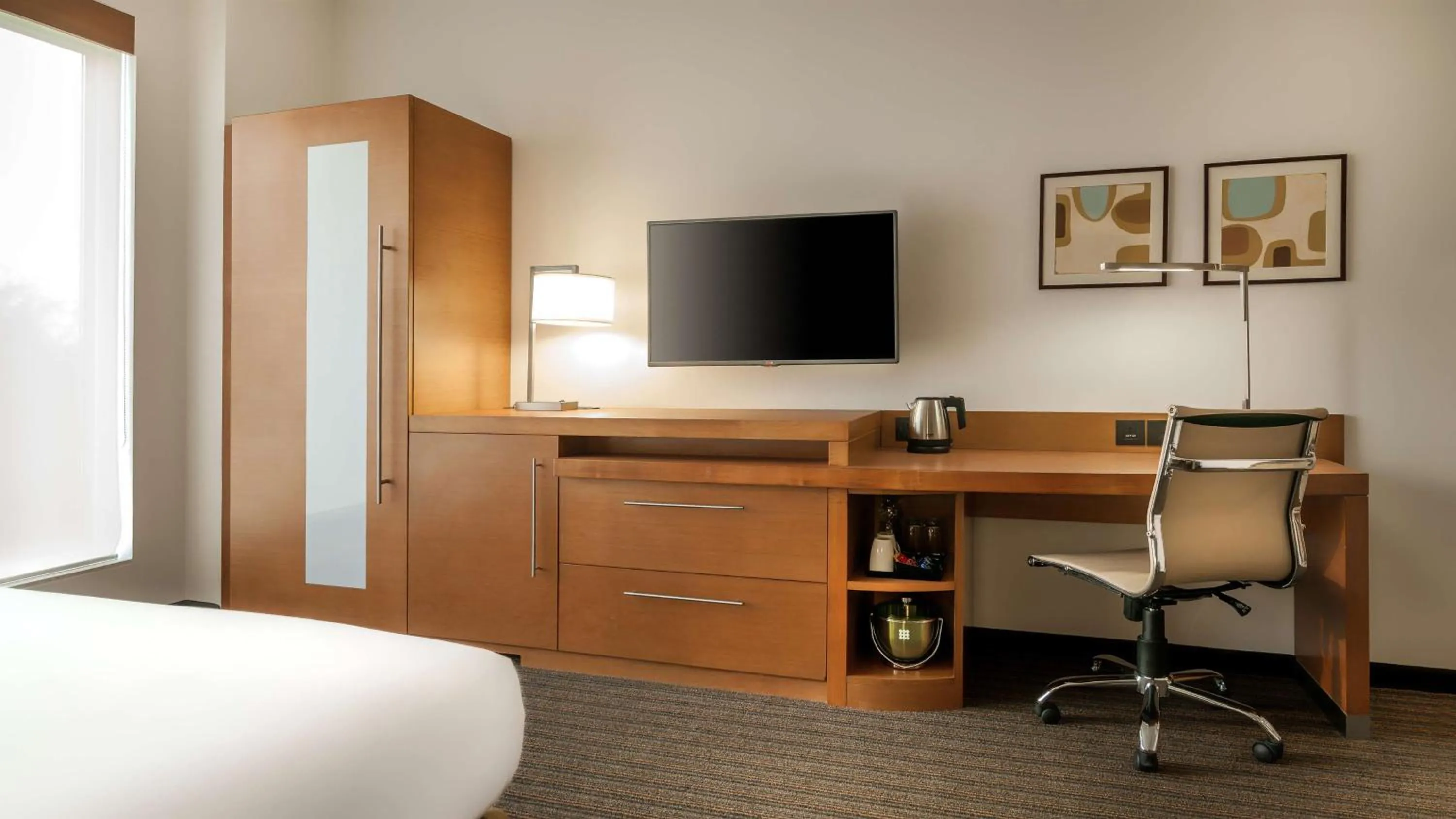 TV and multimedia, Bed in Hyatt Place Gurgaon Udyog Vihar