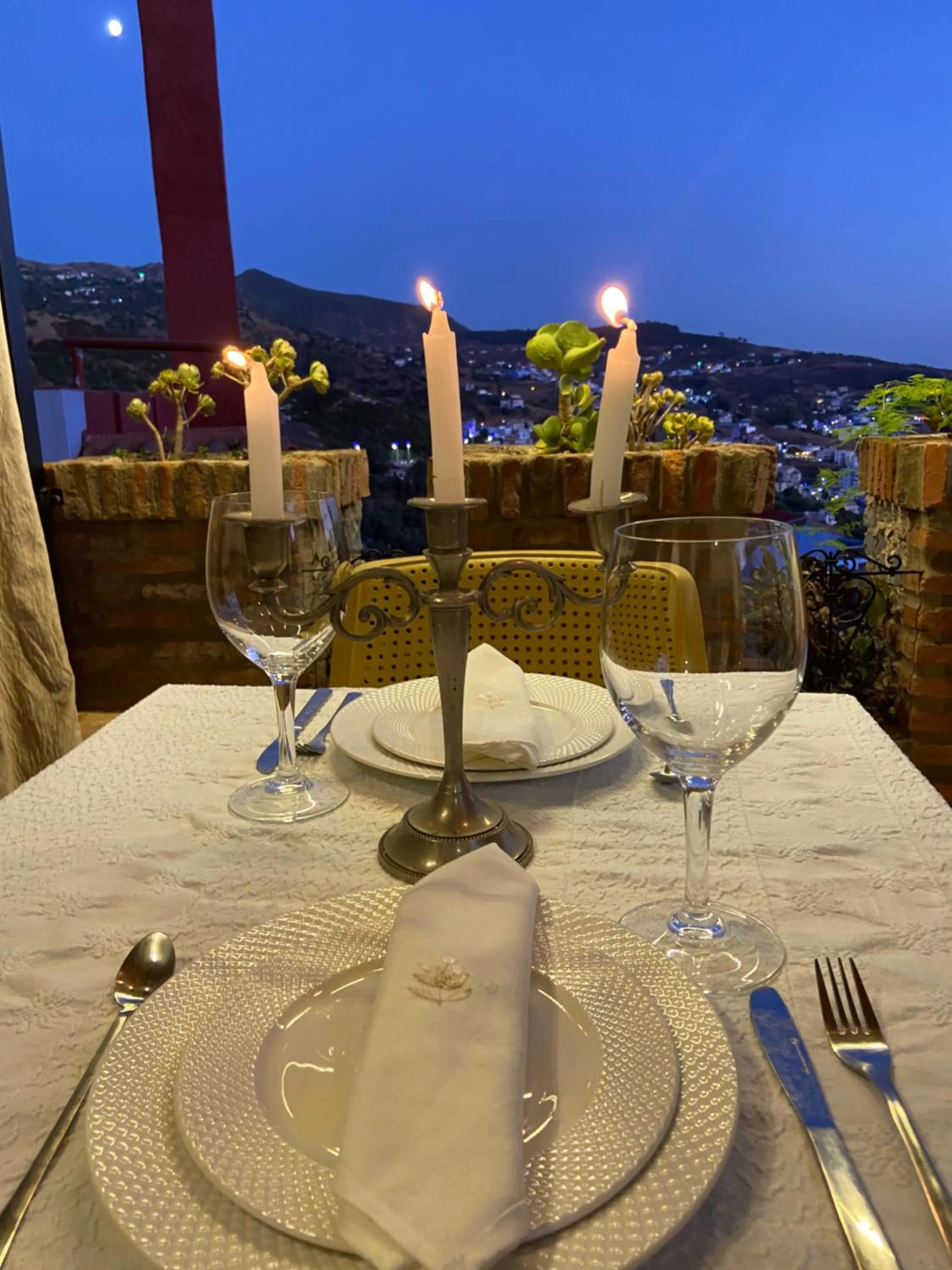 Restaurant/places to eat in Riad Gharnata