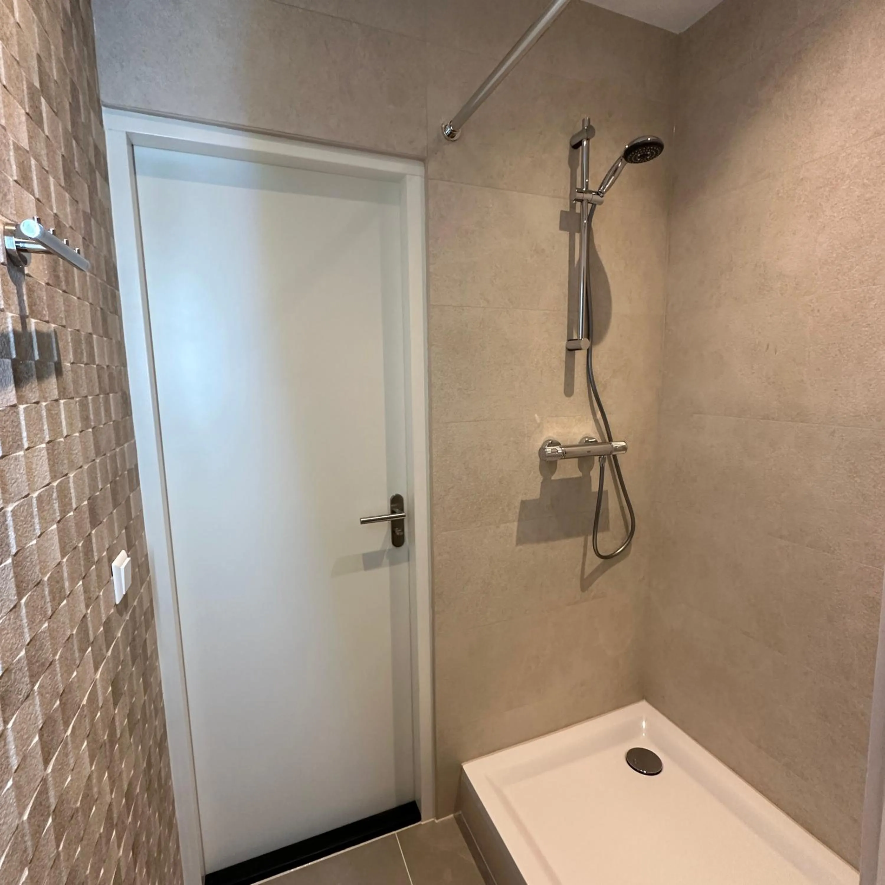 Shower in Hotel Grand Canal