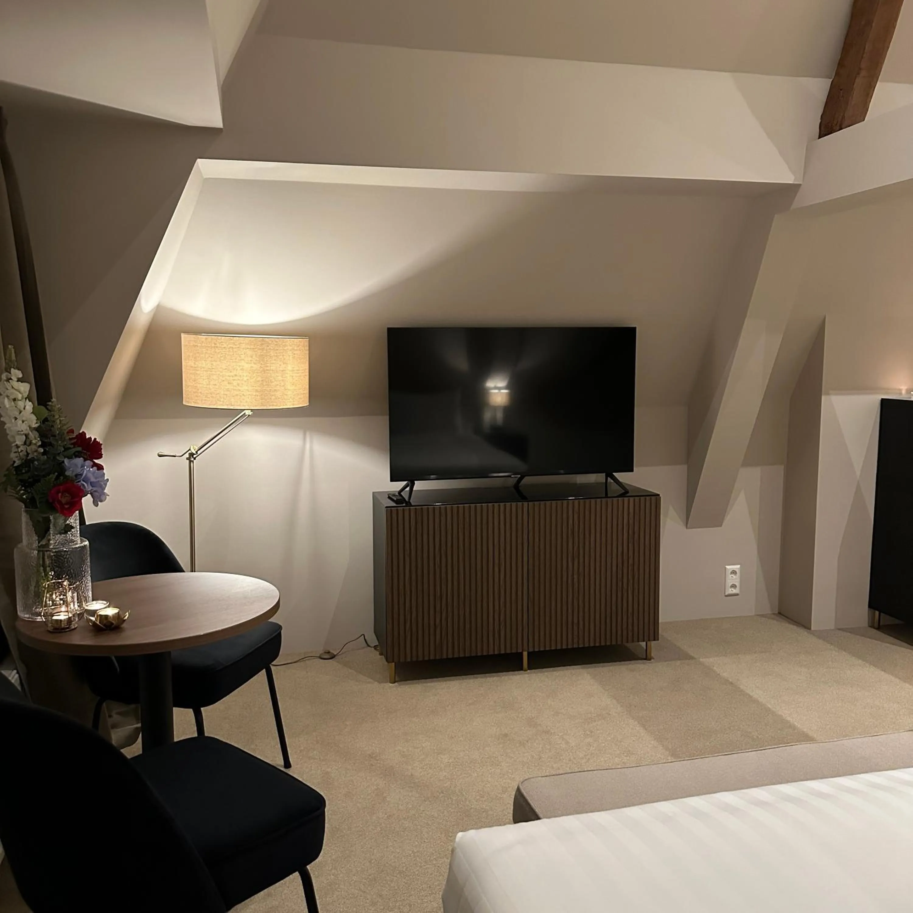 TV and multimedia, Bed in Hotel Grand Canal