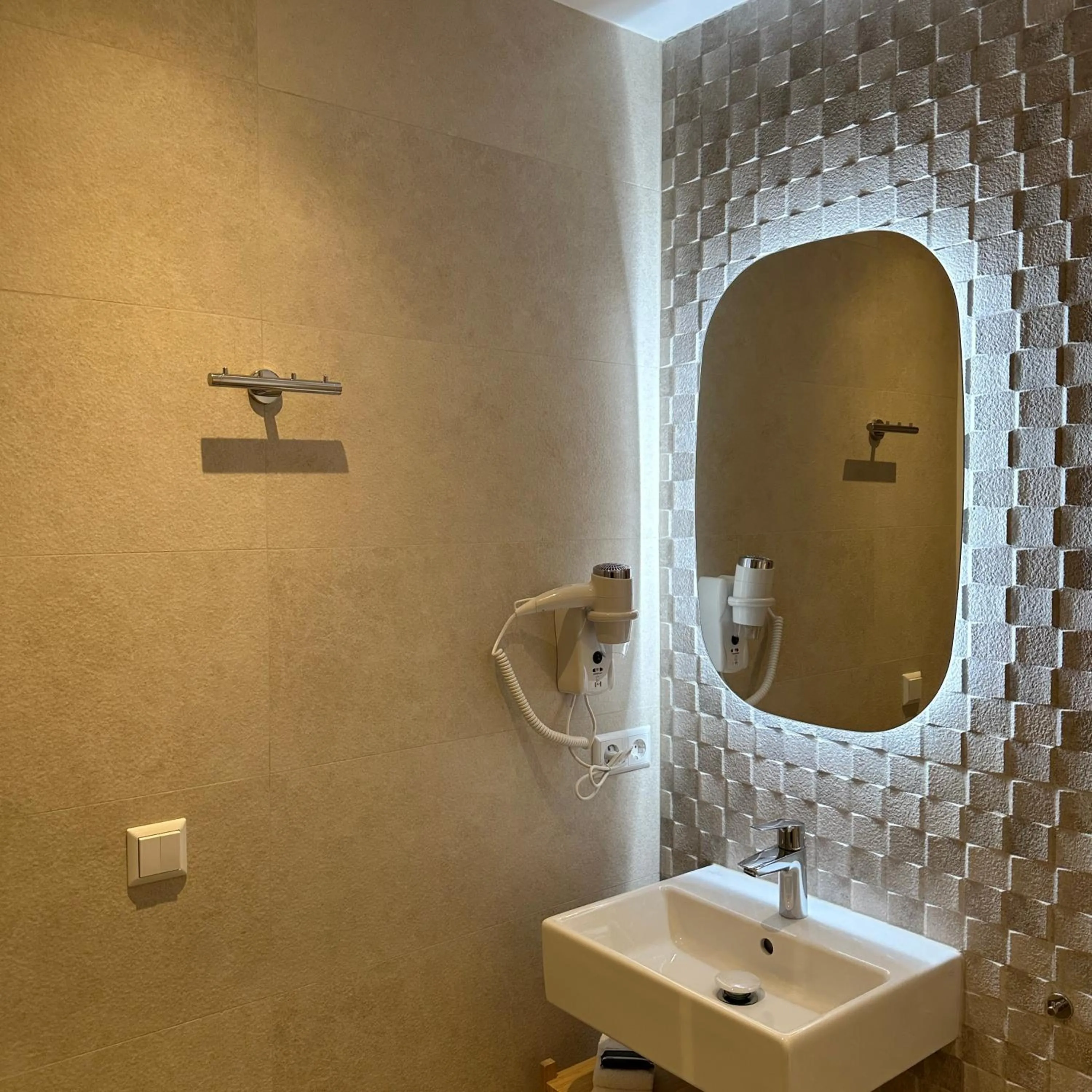 Shower in Hotel Grand Canal