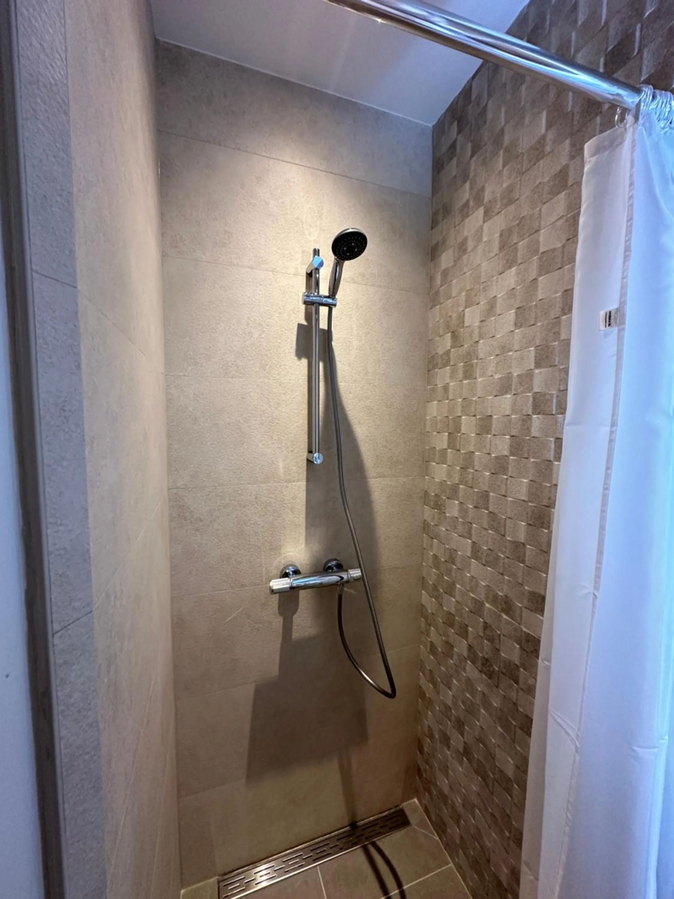 Shower in Hotel Grand Canal