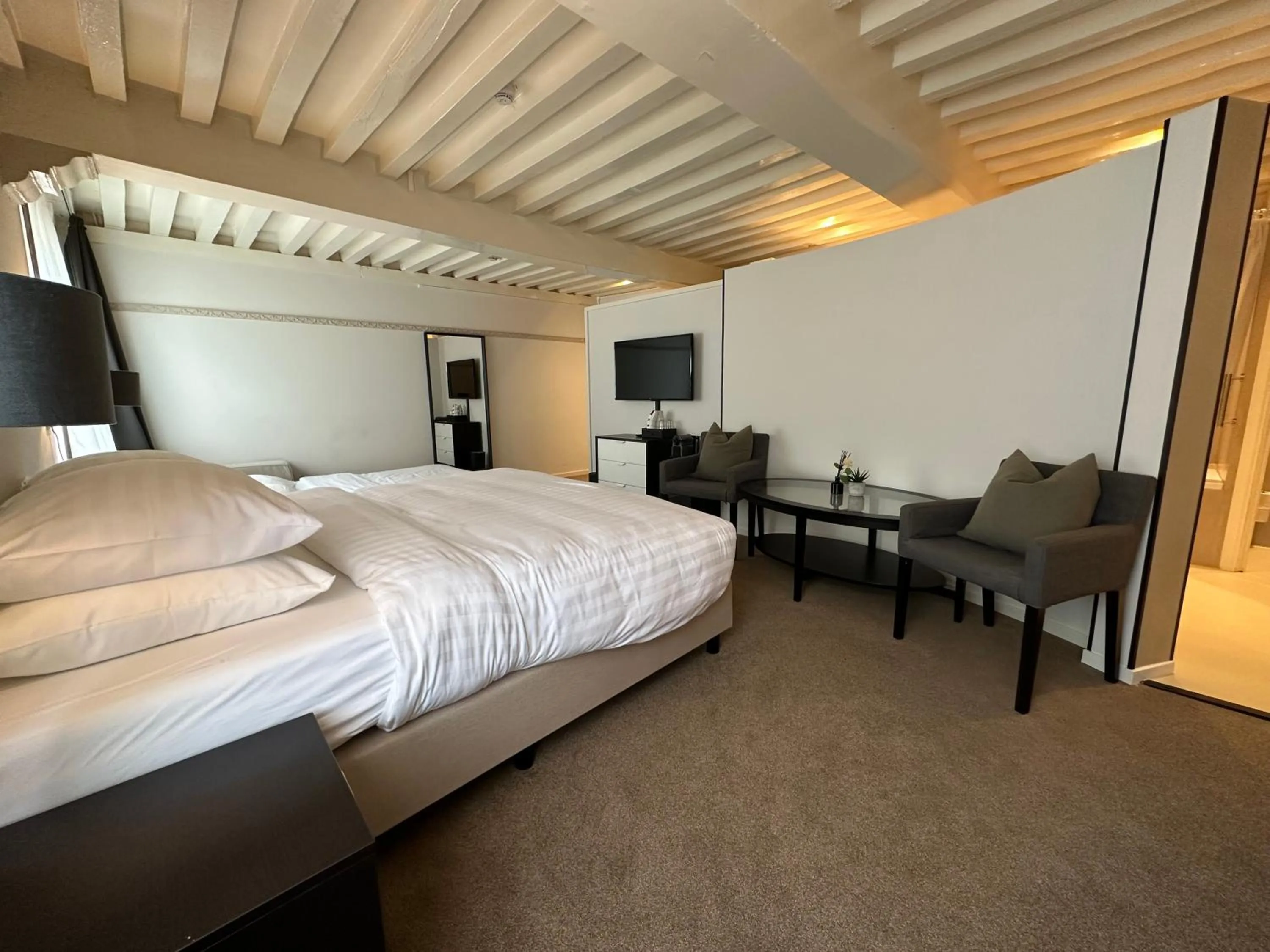 Bed in Hotel Grand Canal