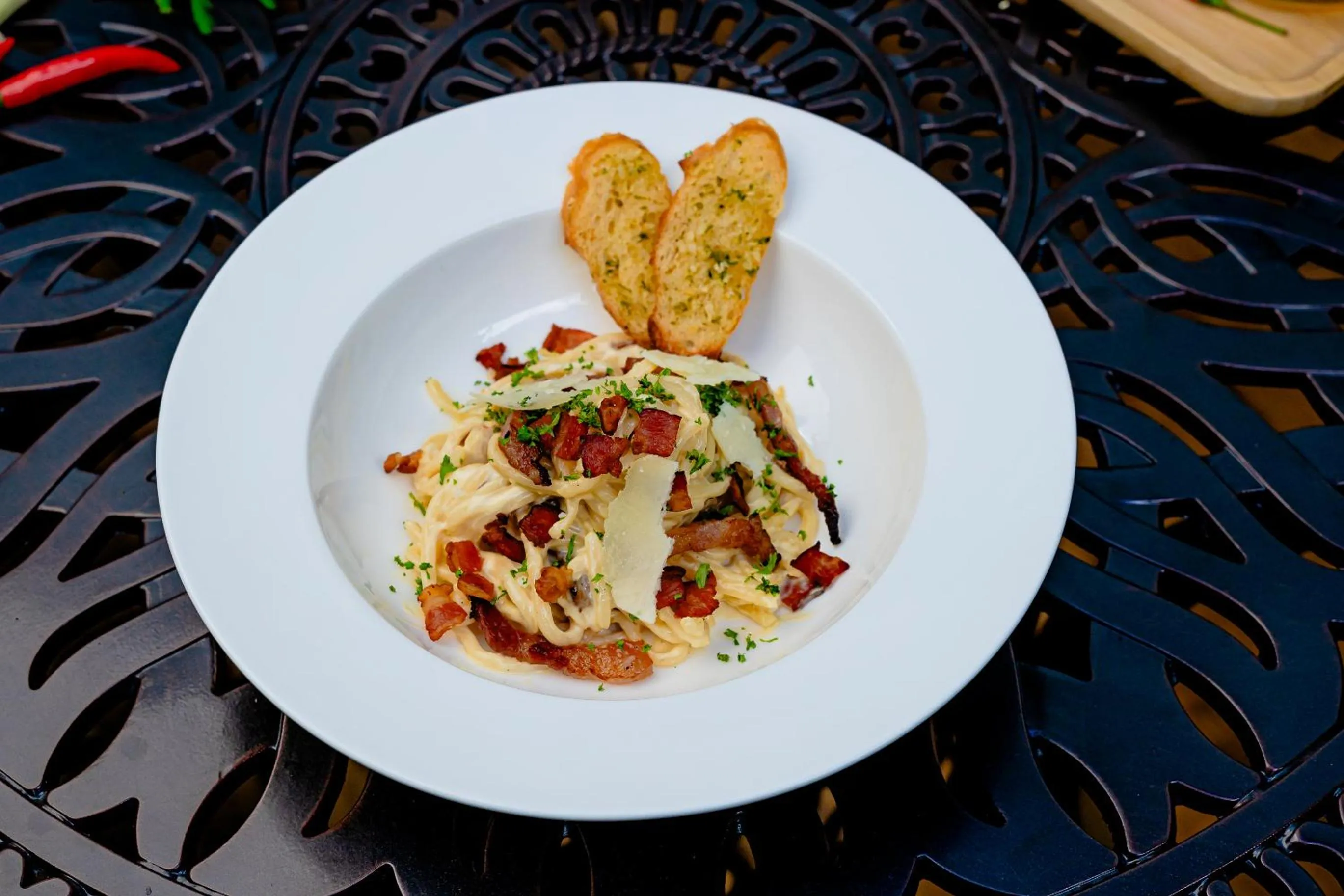 Food and drinks in Caravan Hotel by EHM