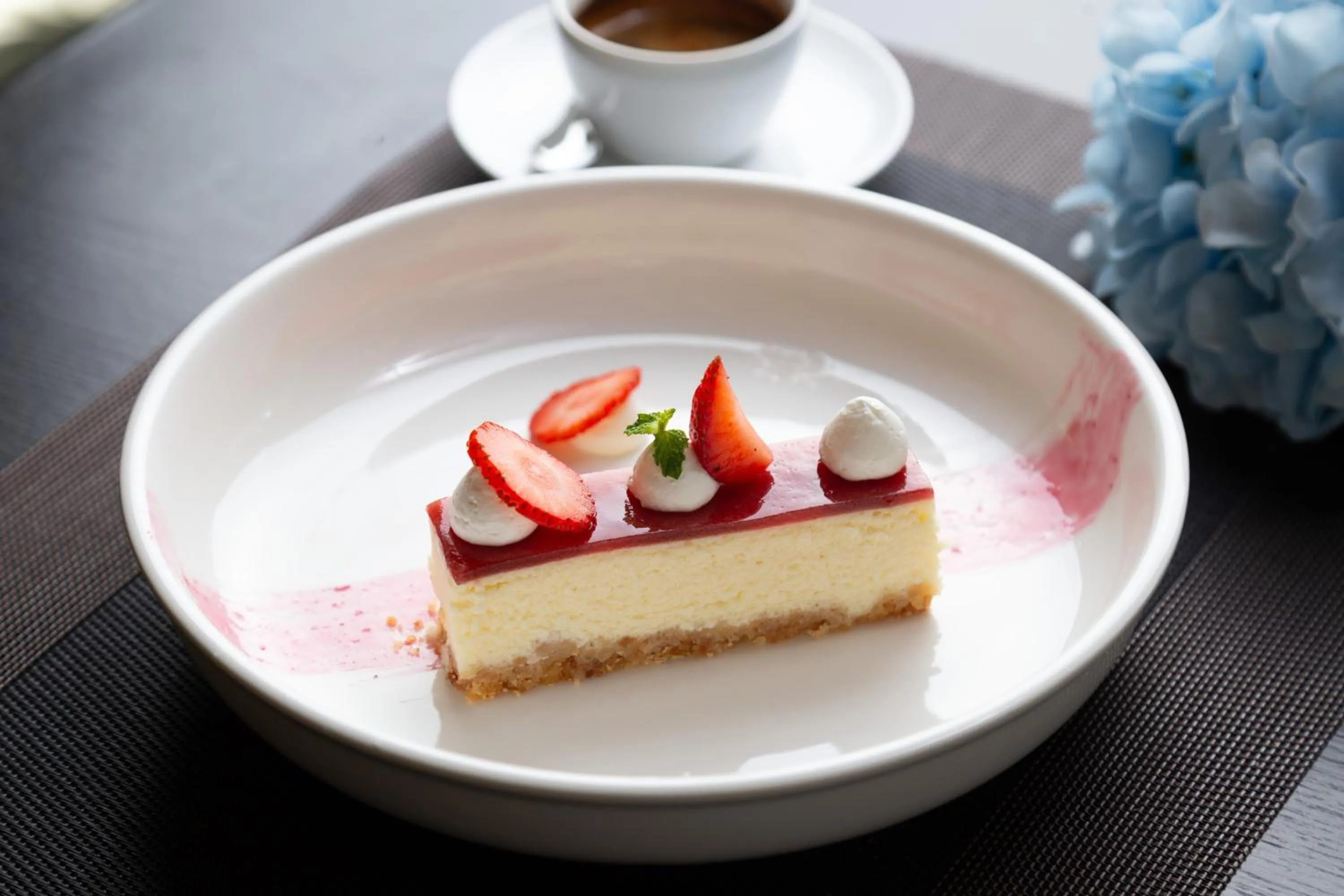 Food and drinks in Caravan Hotel by EHM