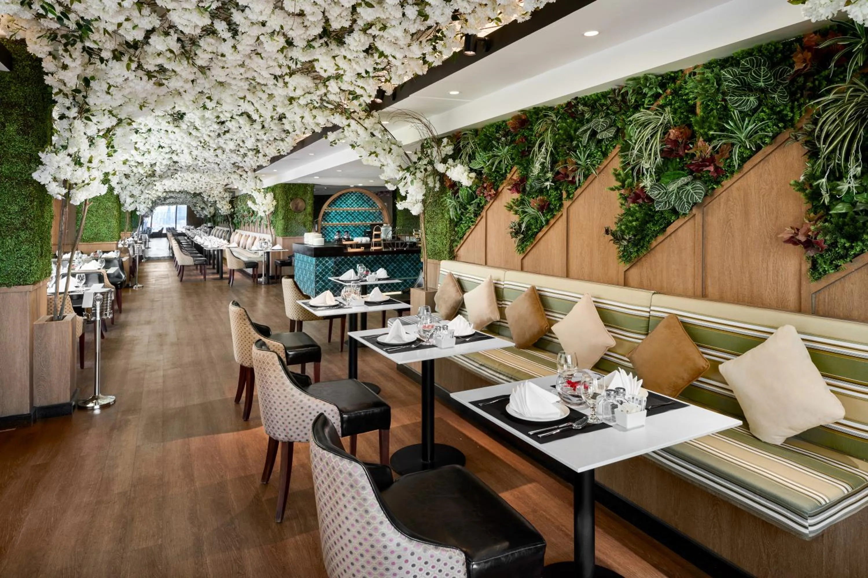 Restaurant/places to eat in Caravan Hotel by EHM