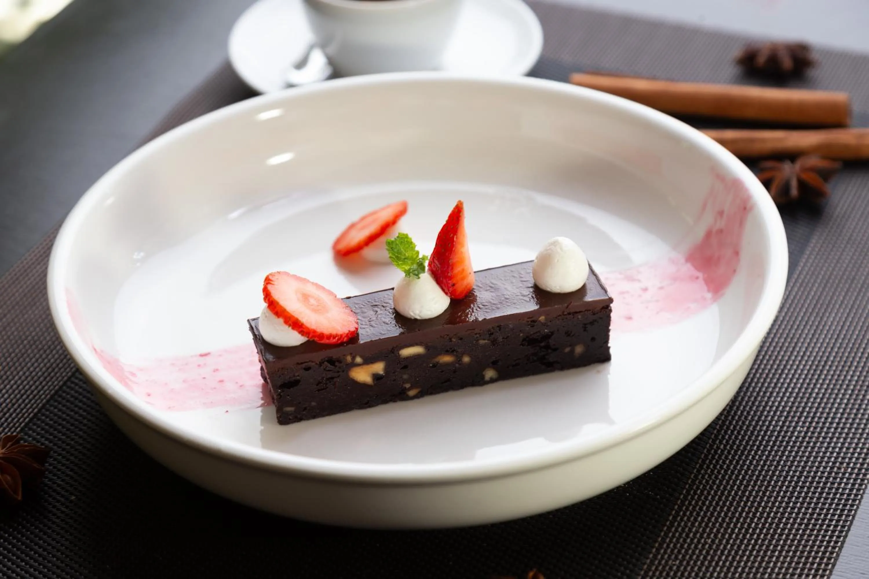 Food and drinks in Caravan Hotel by EHM