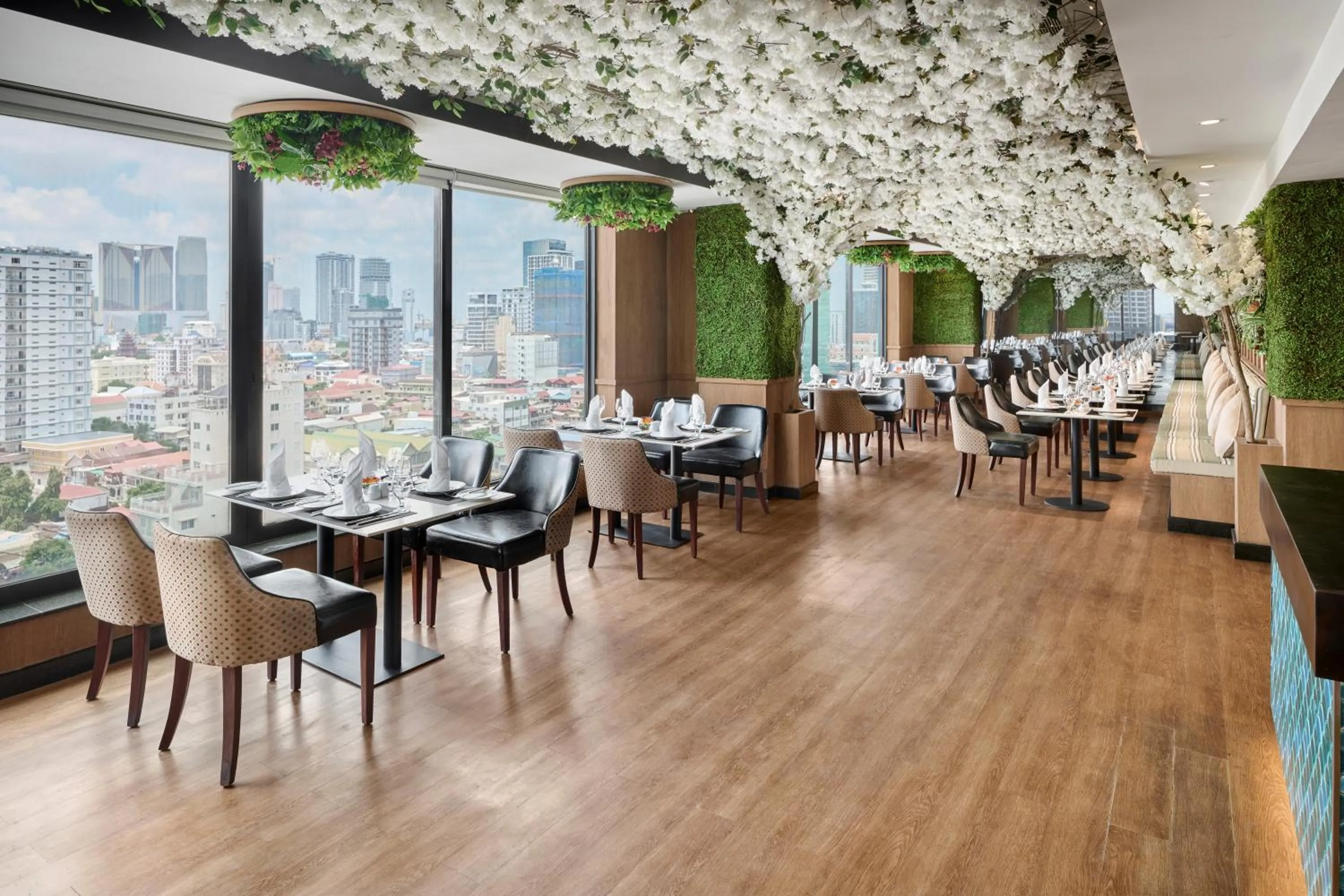 Restaurant/places to eat in Caravan Hotel by EHM