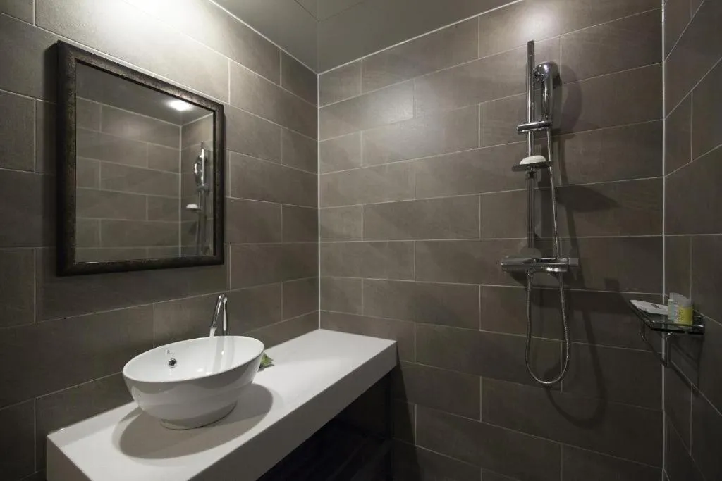 Shower in Hotel Gray