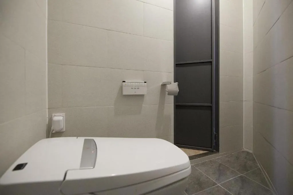 Shower in Hotel Gray