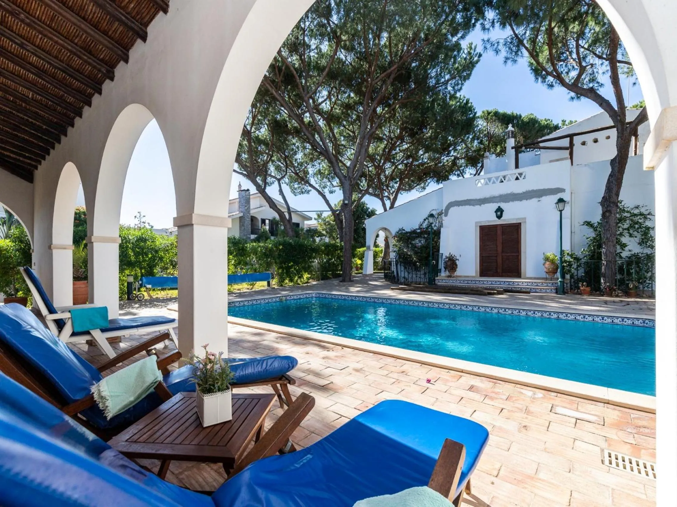 Swimming pool in Akisol Faro Relax