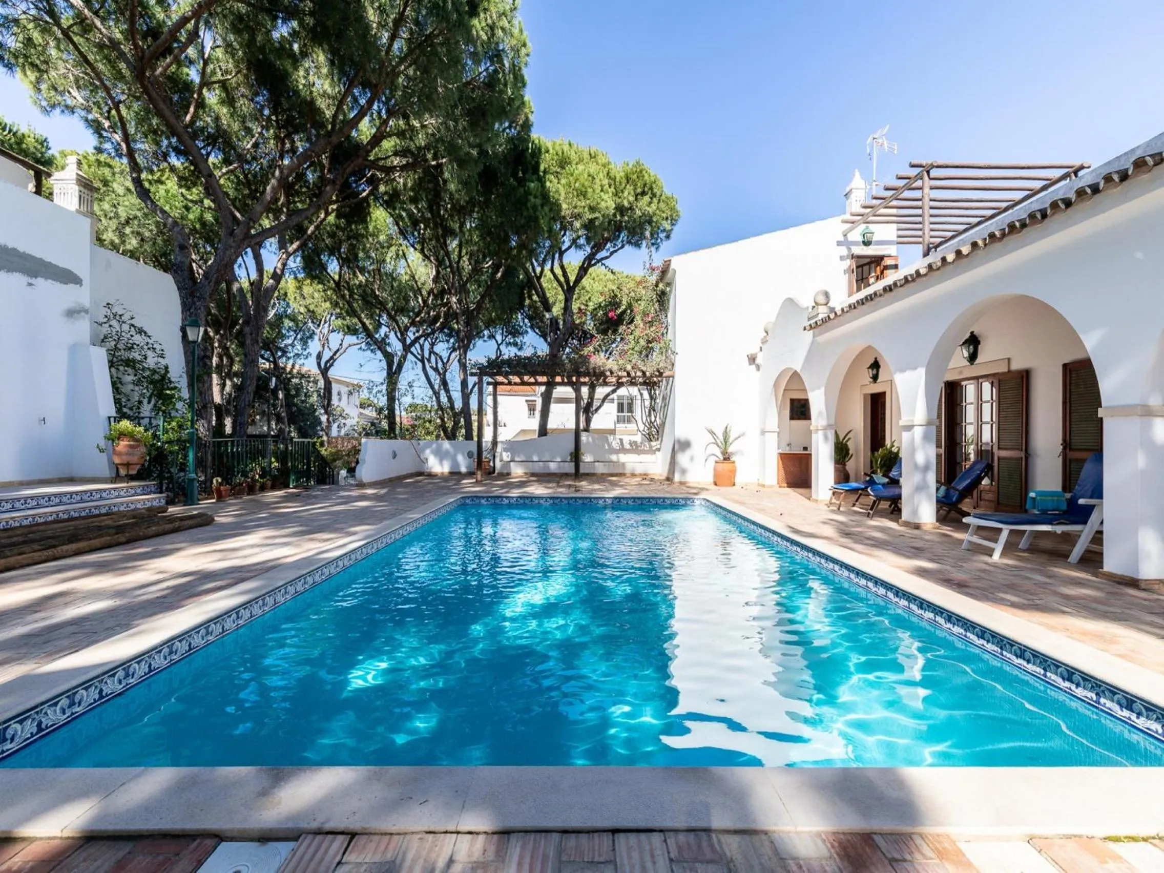 Swimming pool in Akisol Faro Relax